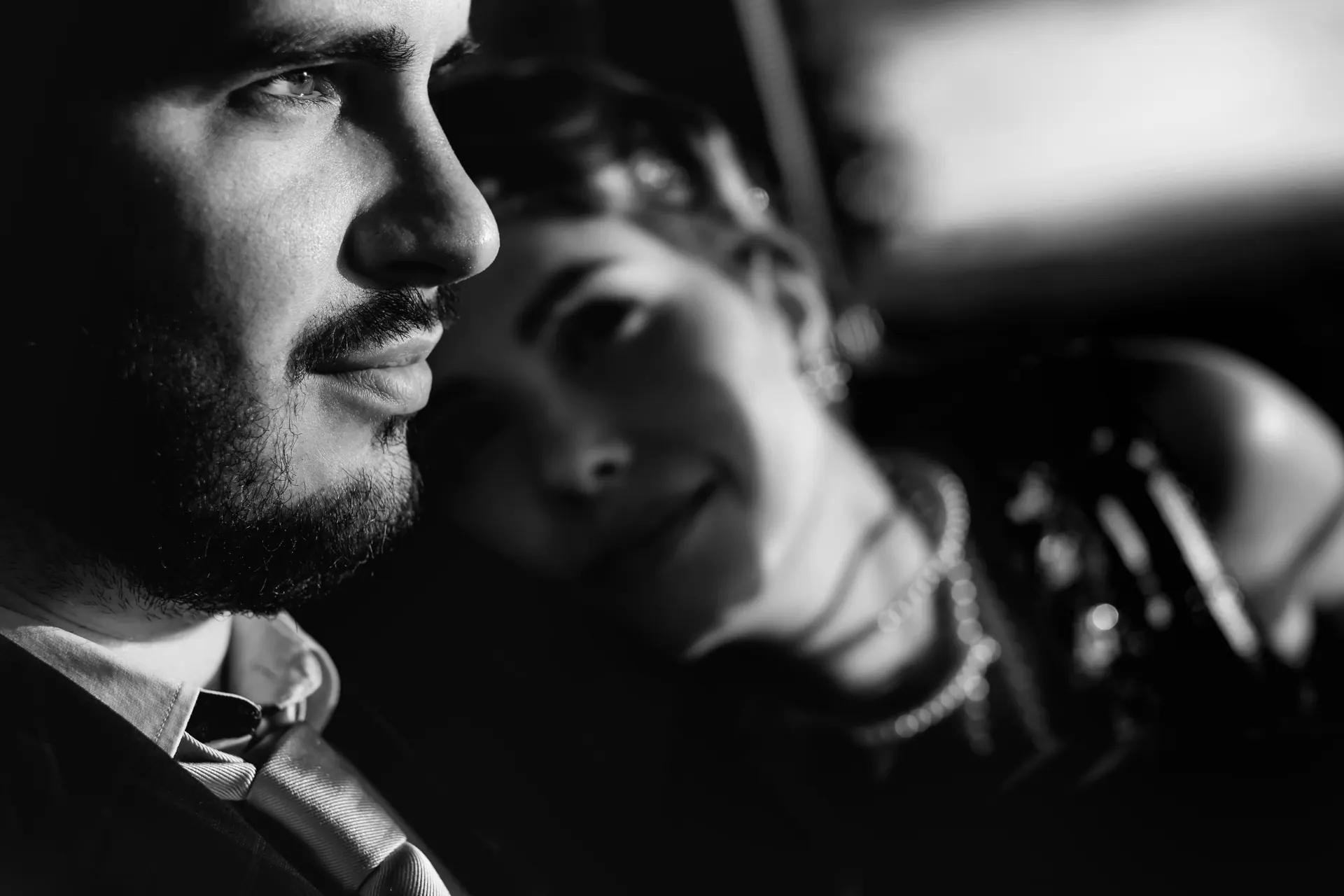 Mirele și mireasa — moment intim tender — fotograf nuntă