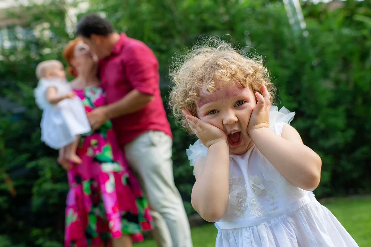 Botezul Adei — botez ada stradale cluj fetita funny parinti pup gradina — fotograf botez