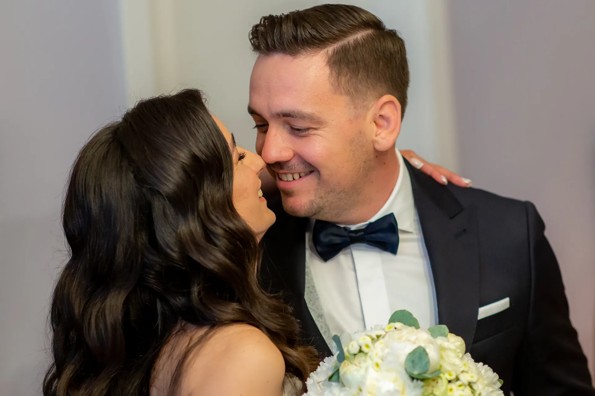 Ade & Alex — nunta radisson blu cluj miri sarut intim buchet — fotograf nuntă