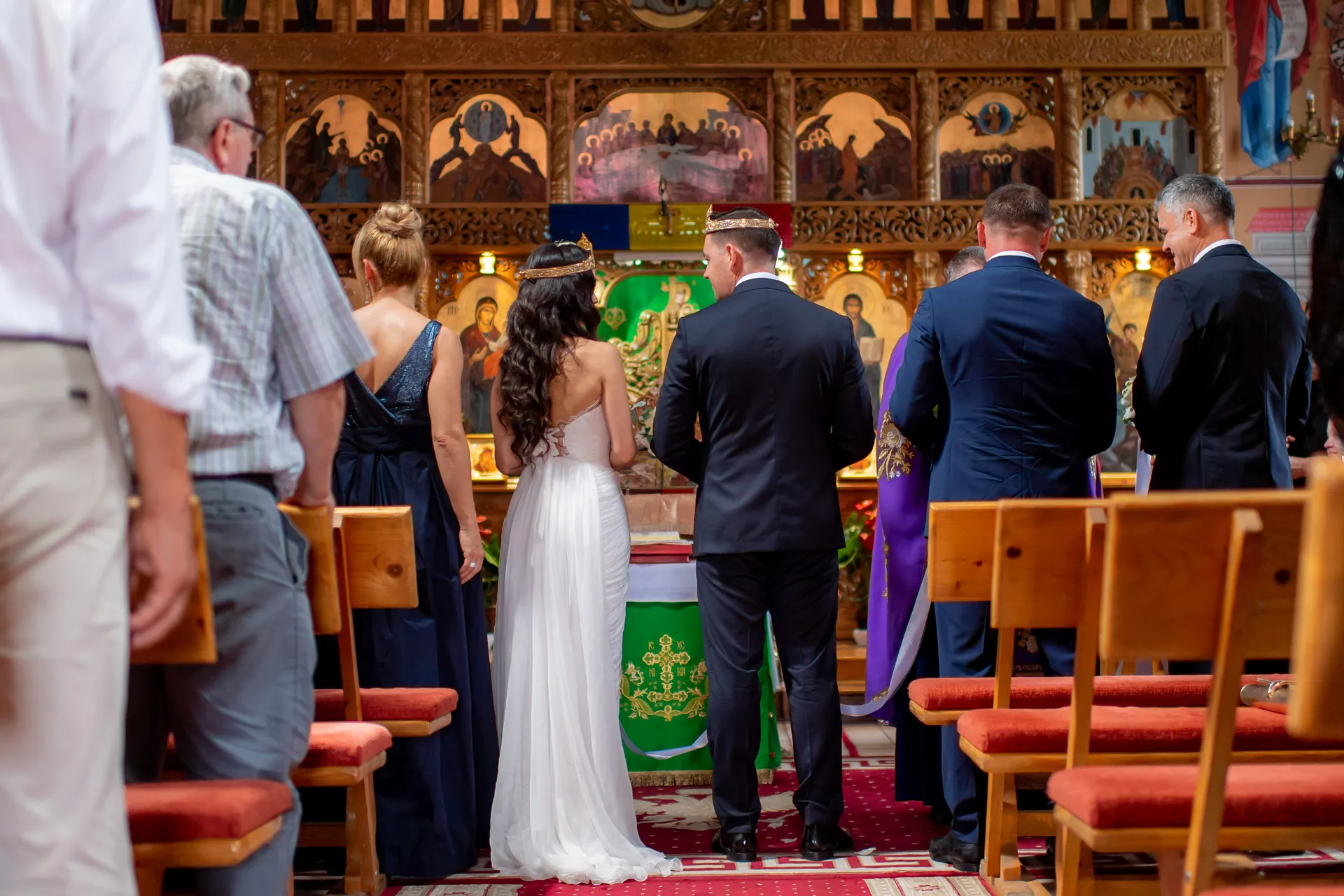 Ade & Alex — nunta radisson blu cluj cuplu altar ceremonie spate — fotograf nuntă