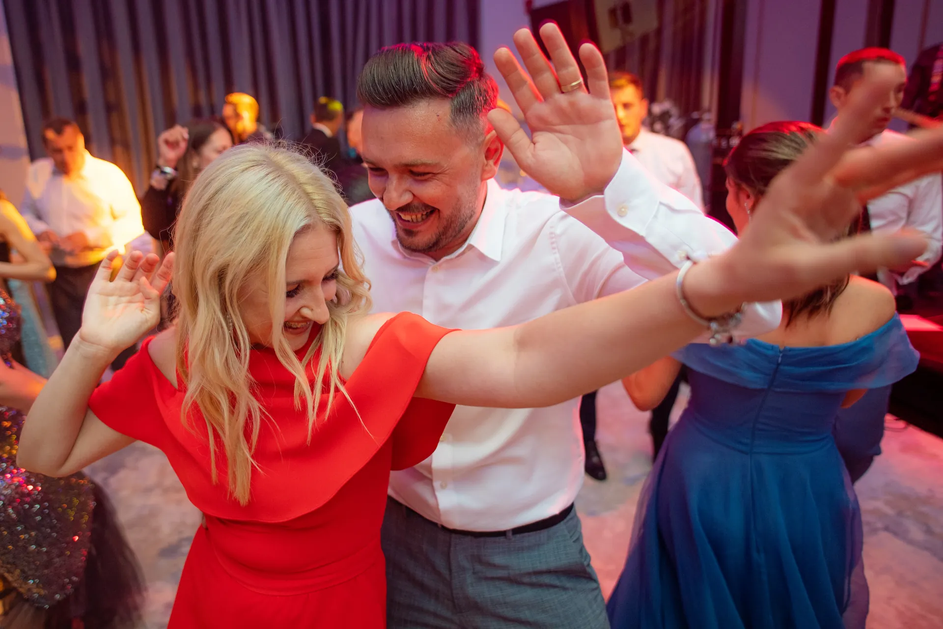 Ade & Alex — nunta radisson blu cluj invitati dans energie ring — fotograf nuntă