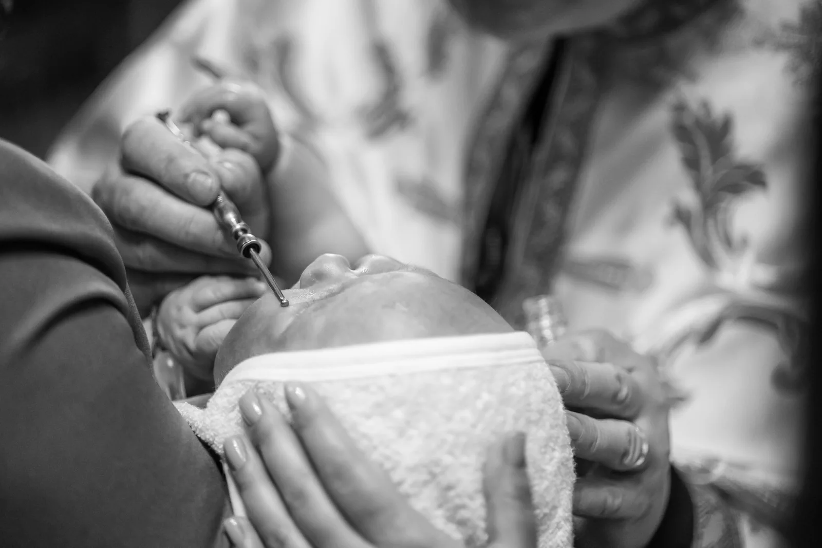 Botezul lui Alex — botez rochelle cluj alex bw mirungere macro iconic — fotograf botez