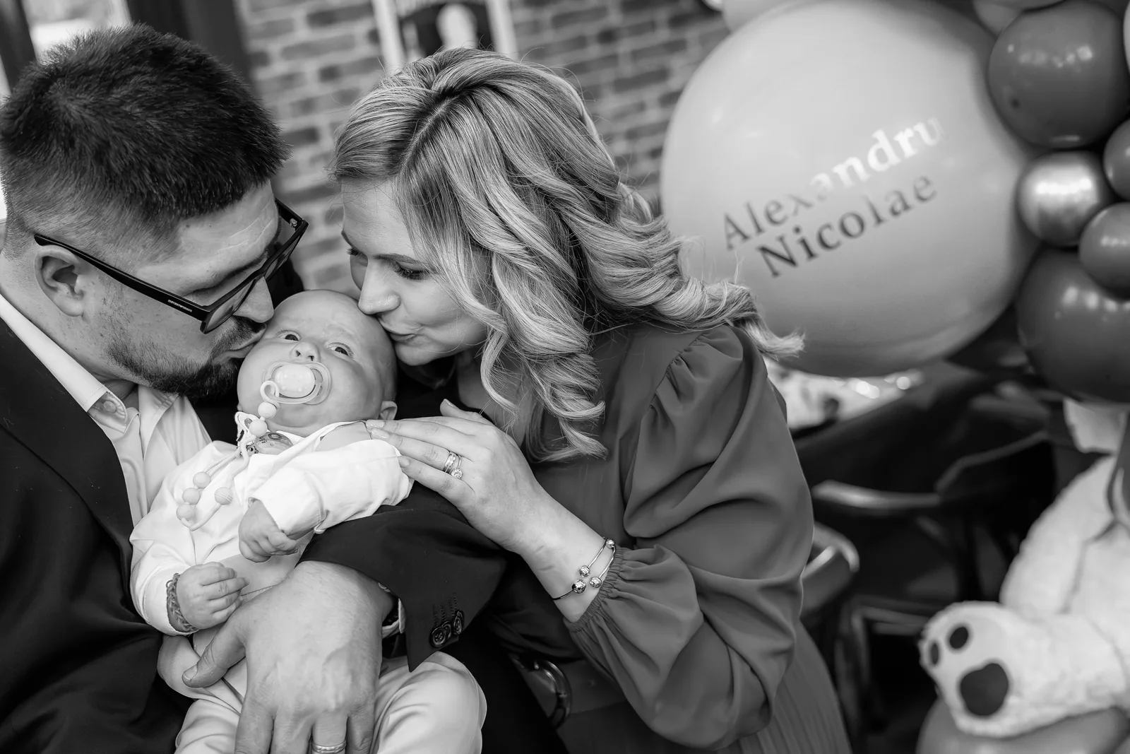 Botezul lui Alex — botez rochelle cluj alex mama alex brate color — fotograf botez