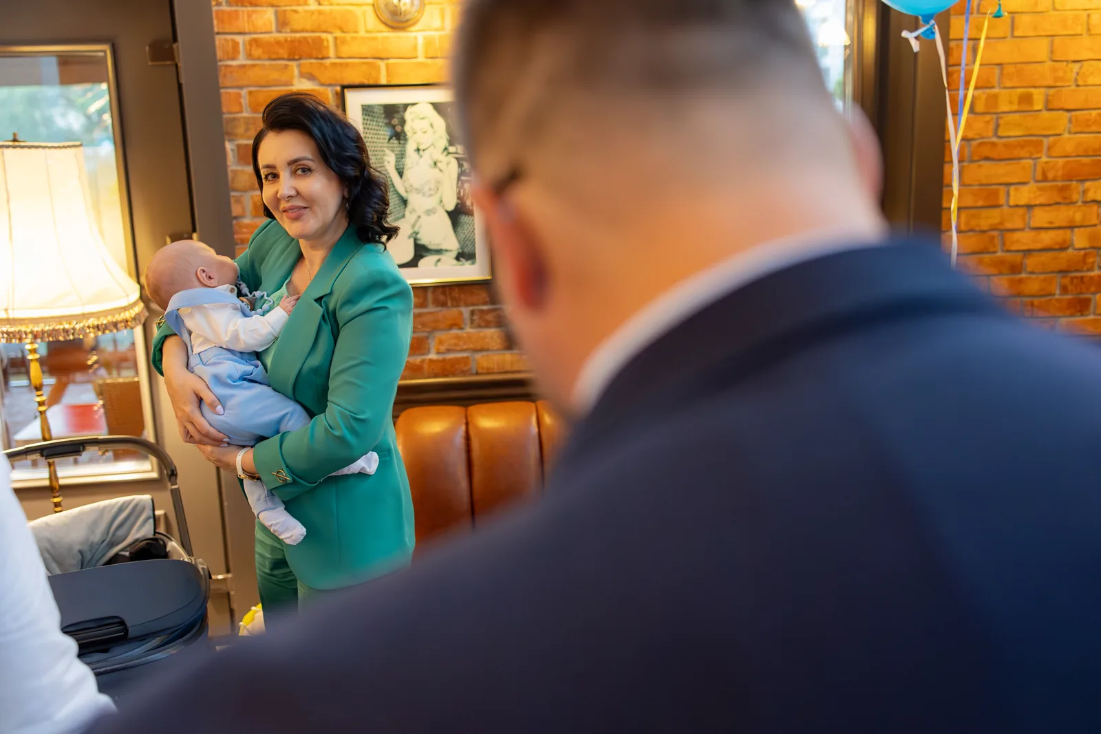 Botezul lui Alex — botez rochelle cluj alex mama alex abajur galben vintage intim — fotograf botez