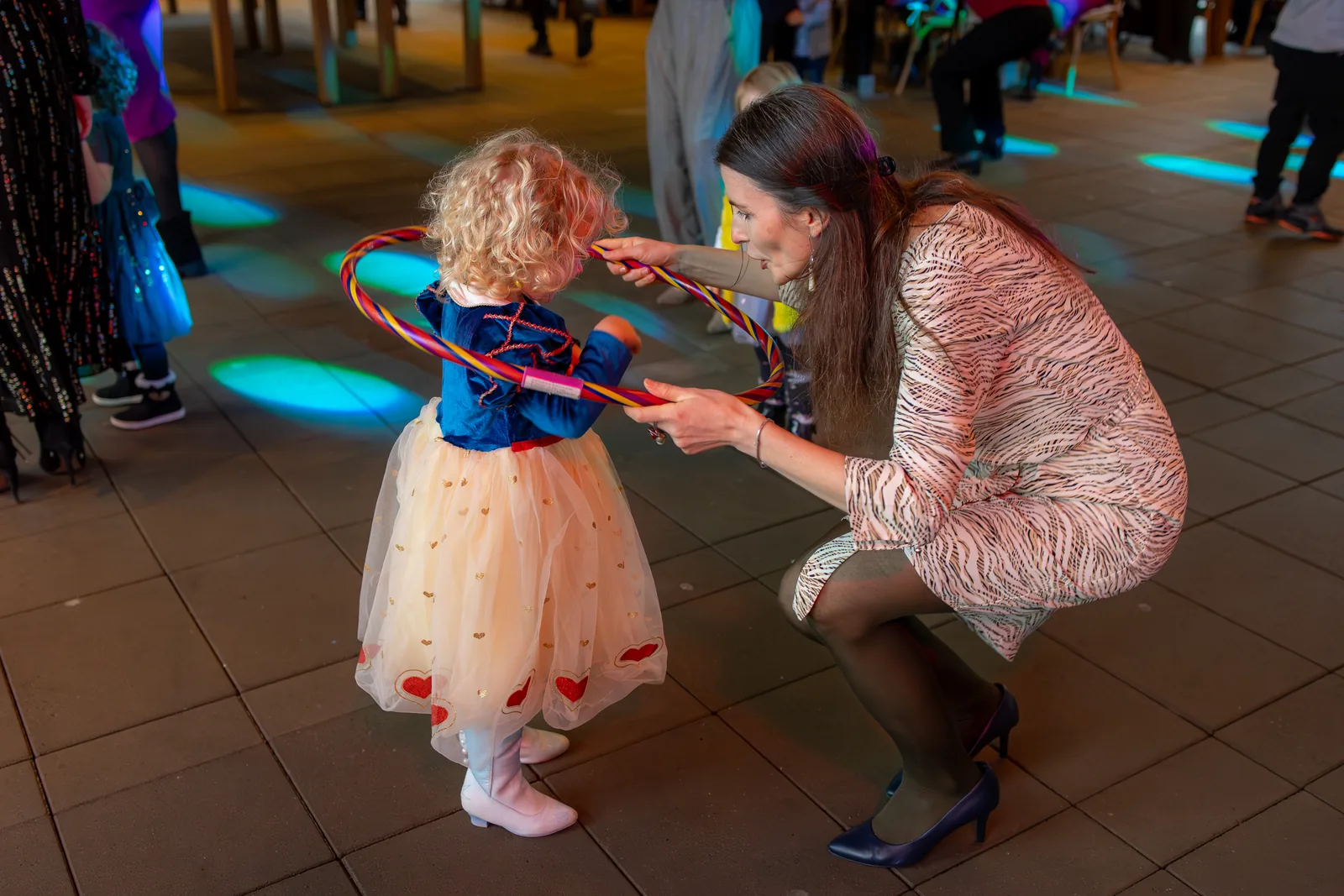 Botezul lui Alex — botez wild garden cluj alex craiu mama fetita hula hoop ring iluminat — fotograf botez