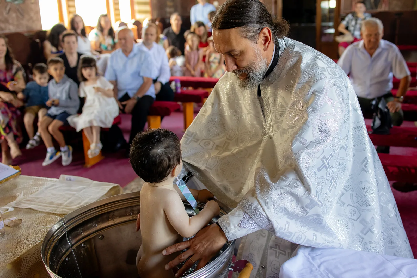 Botezul lui Alex — botez colt de rai marisel alex cristelnita preotul momentul — fotograf botez