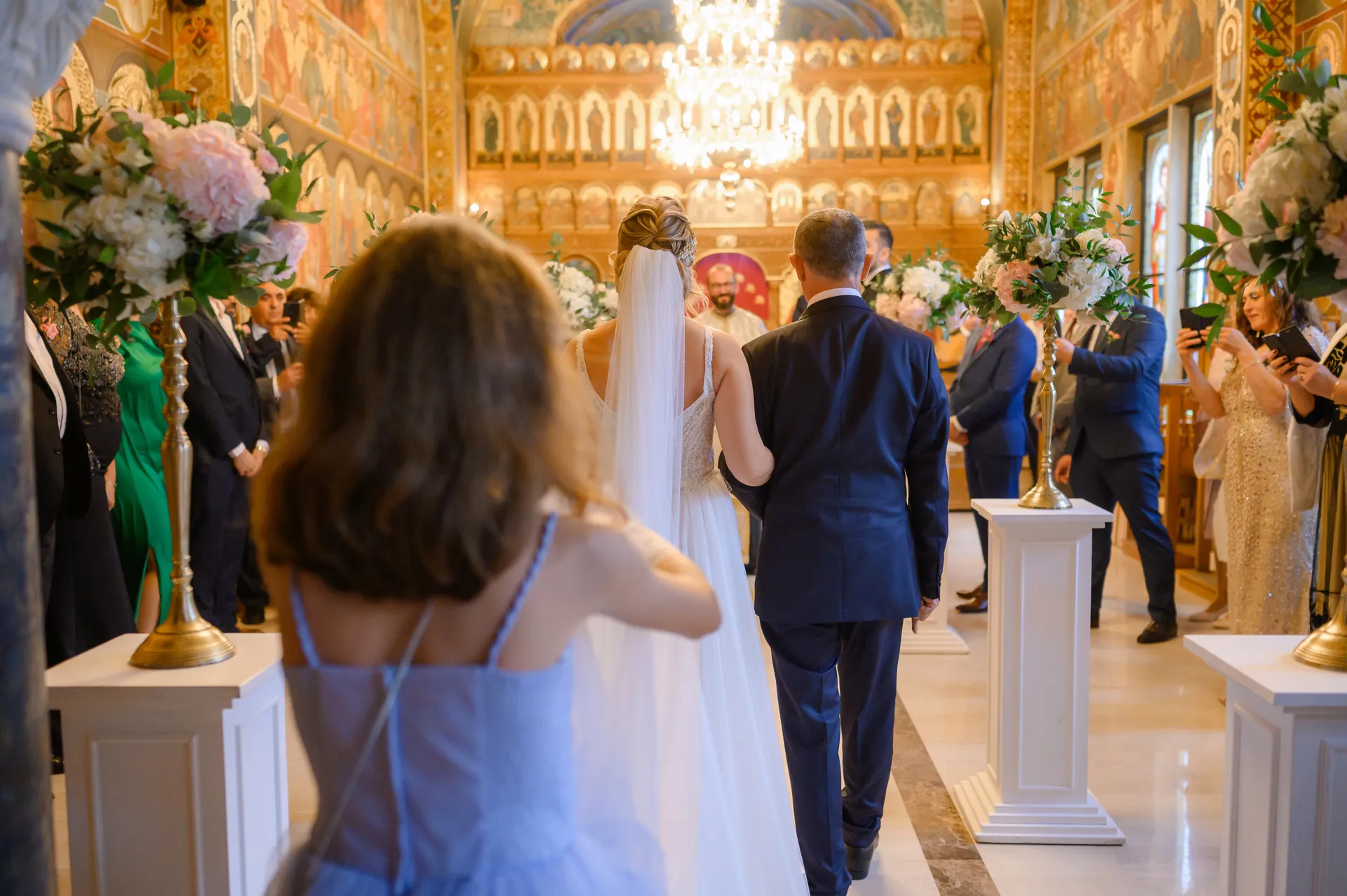 Alexandra & Cristi — nunta wonderland cluj miri culoar spate invitati — fotograf nuntă