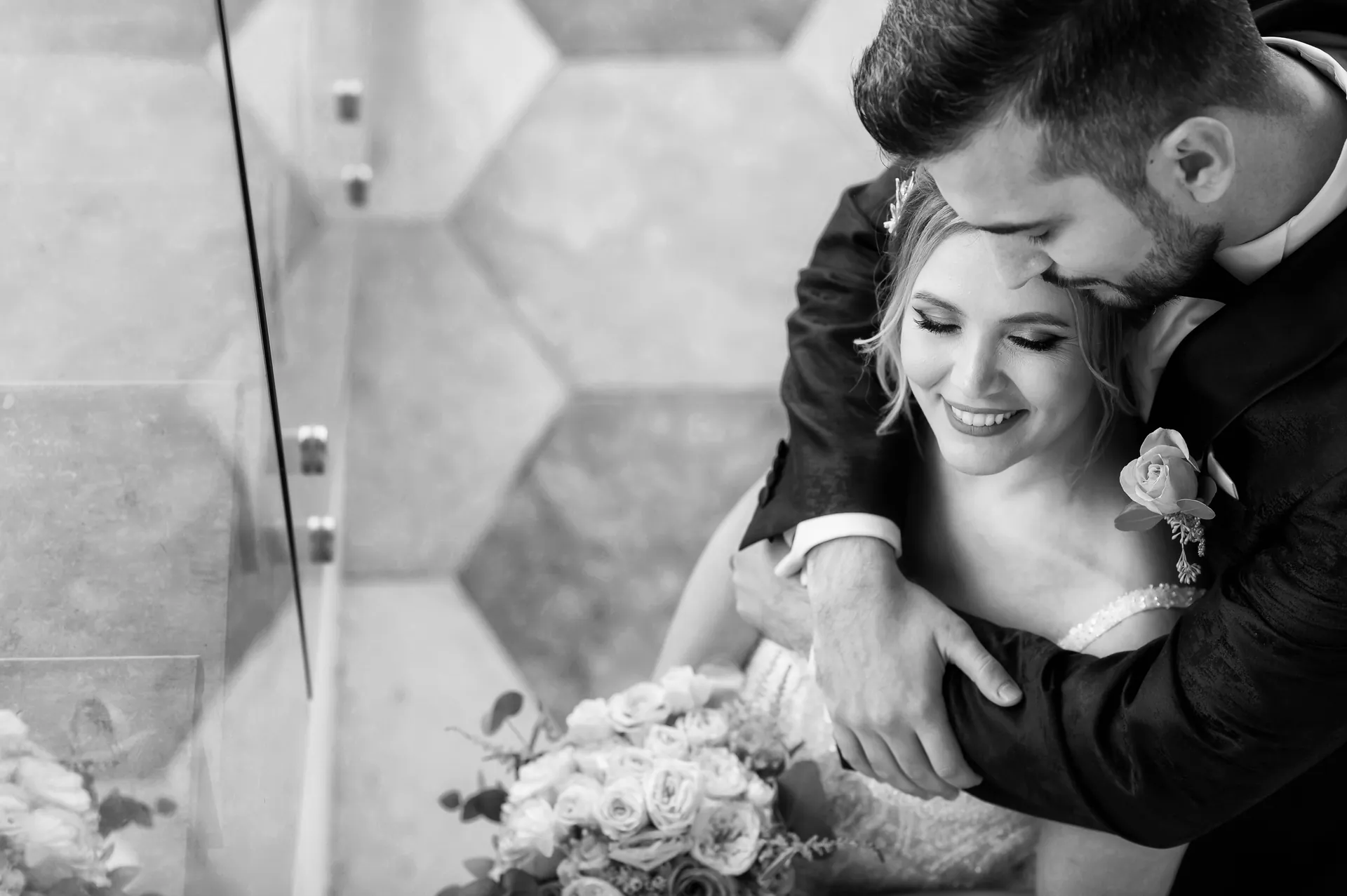 Alexandra & Cristi — nunta wonderland cluj mire sarut frunte podea hexagonala — fotograf nuntă