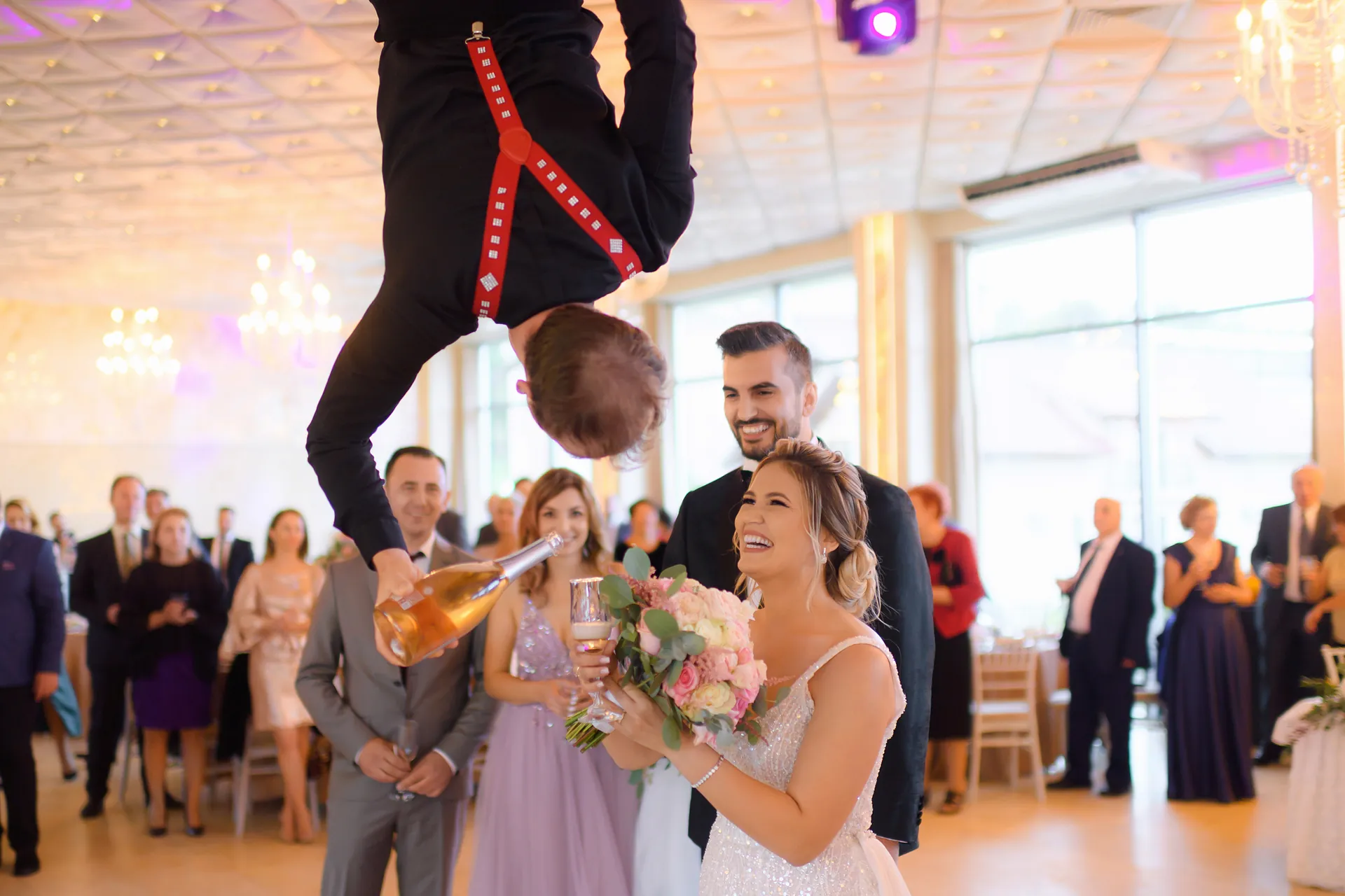 Alexandra & Cristi — nunta wonderland cluj acrobat aerian sampanie cap jos — fotograf nuntă