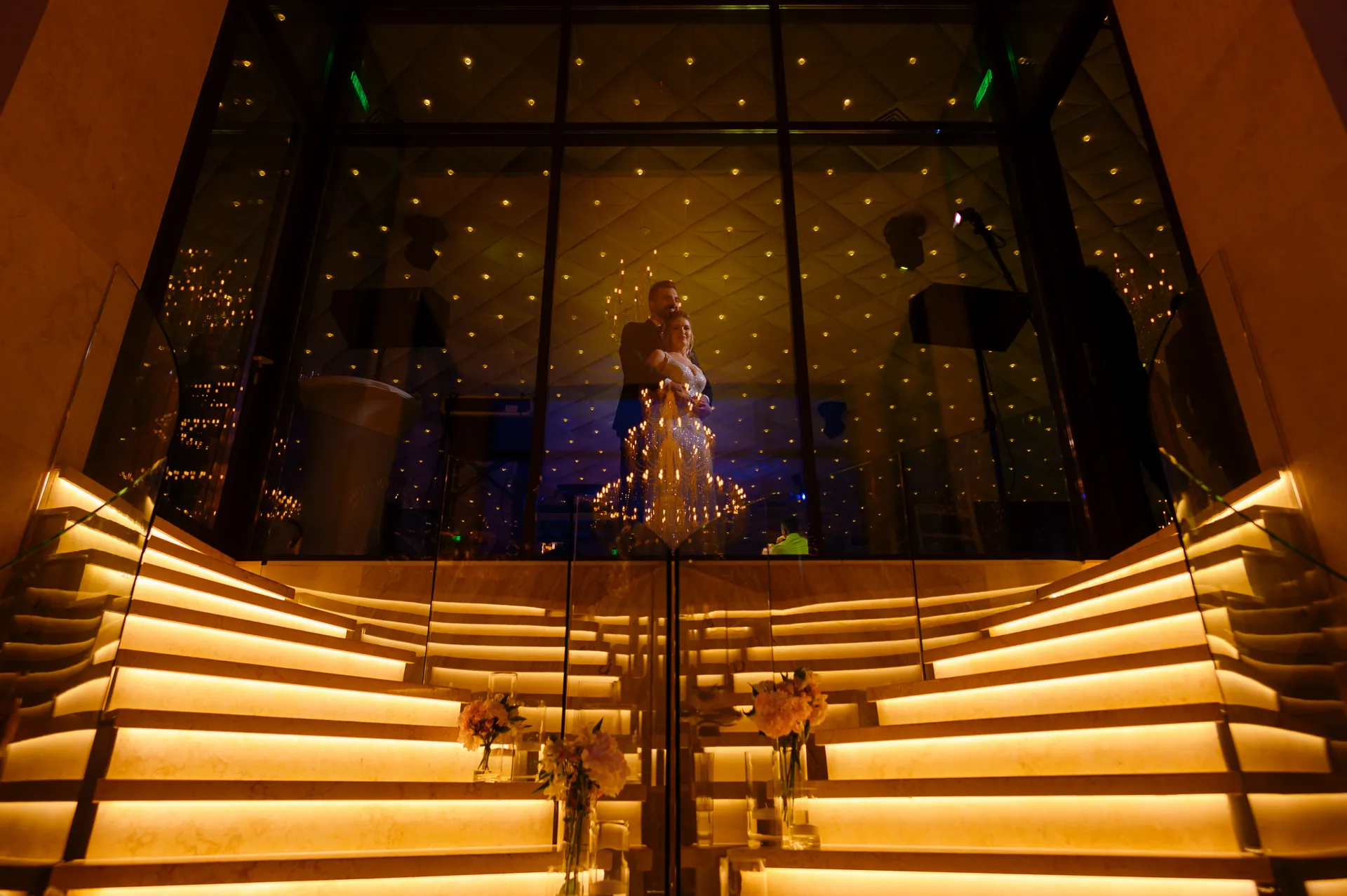 Alexandra & Cristi — nunta wonderland cluj cuplu silueta scara luminata — fotograf nuntă