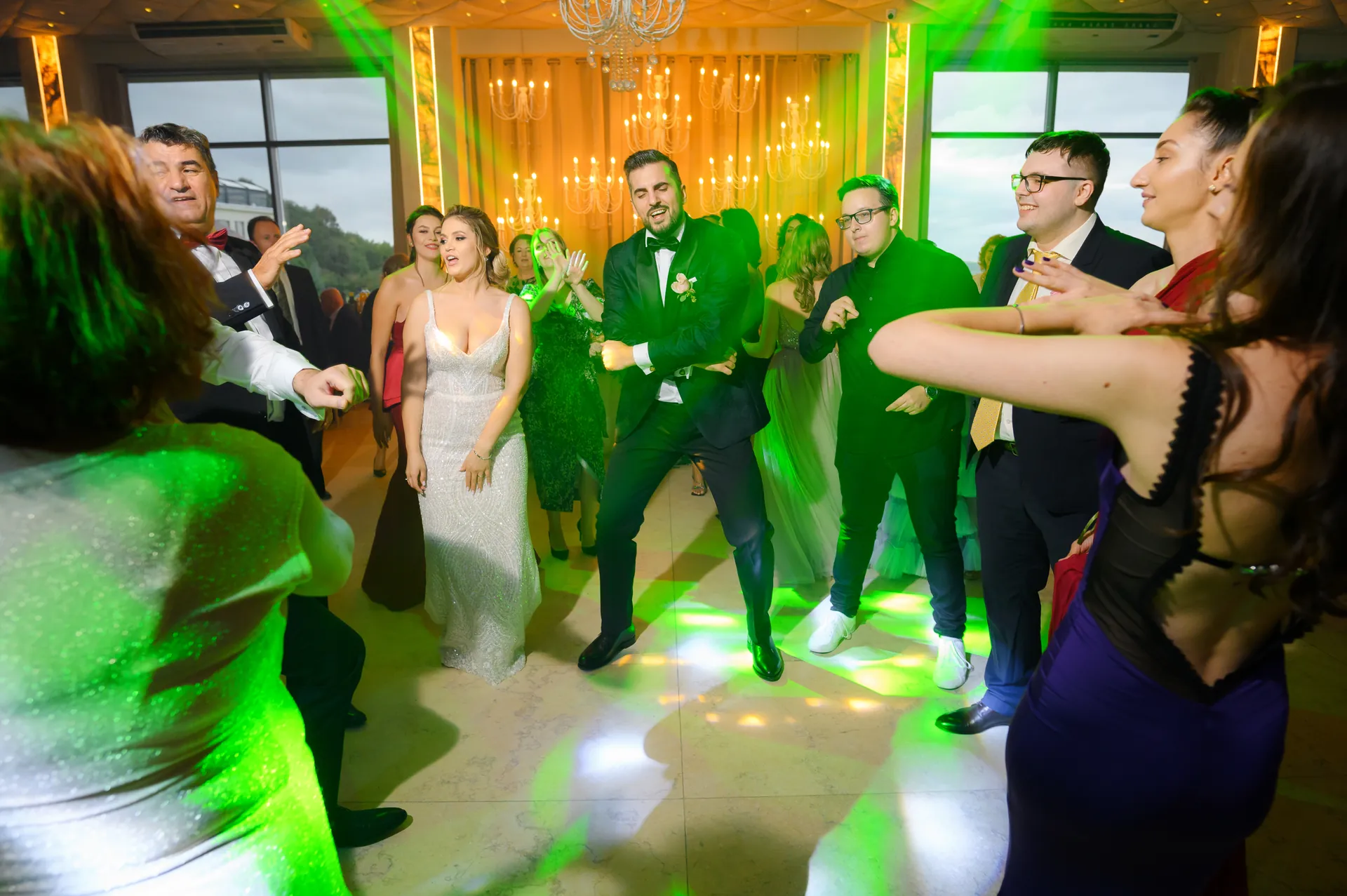 Alexandra & Cristi — nunta wonderland cluj mire invitati laser verde — fotograf nuntă