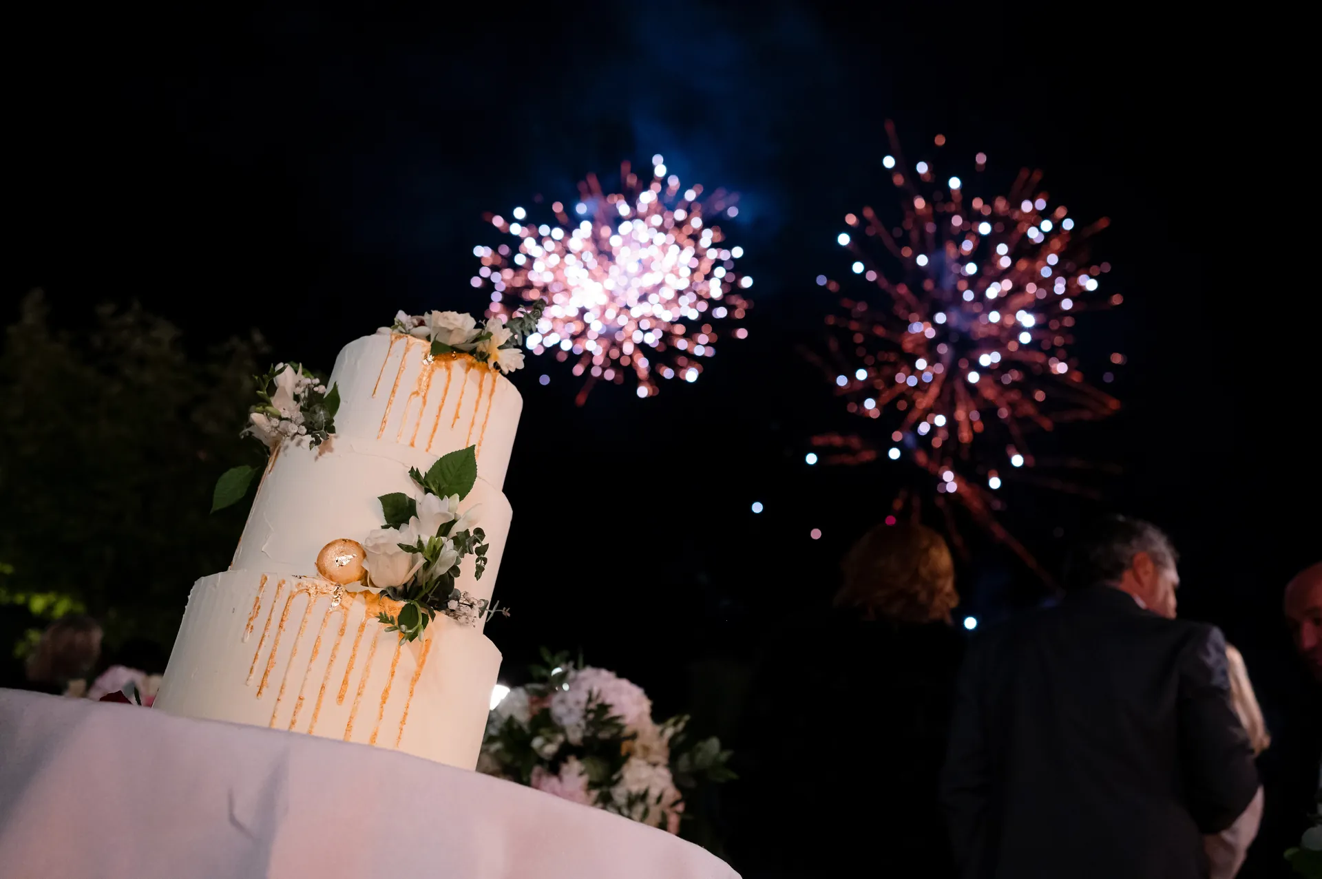 Alexandra & Cristi — nunta wonderland cluj tort aur artificii detaliu — fotograf nuntă