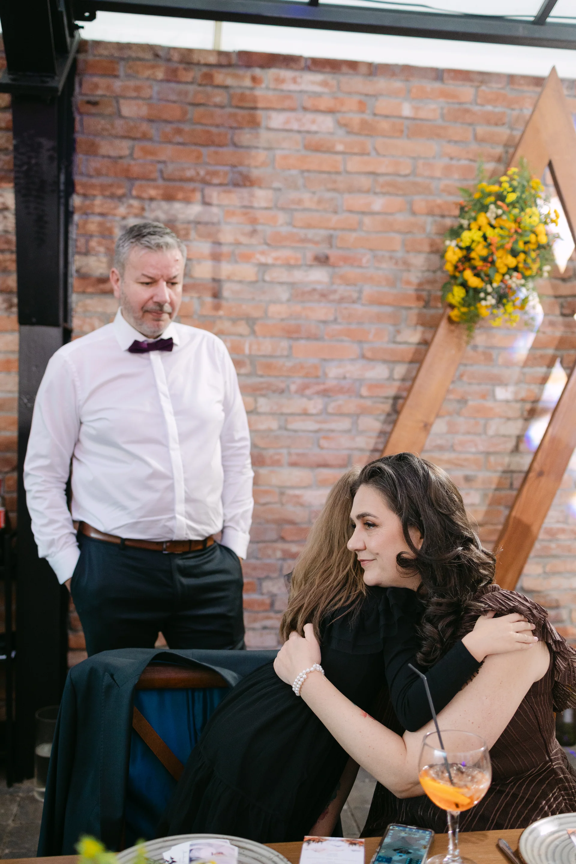 Alexandrina & Ionuț — nunta la foret cluj nunta la foret parinti imbratisare emotie candid detaliu — fotograf nuntă