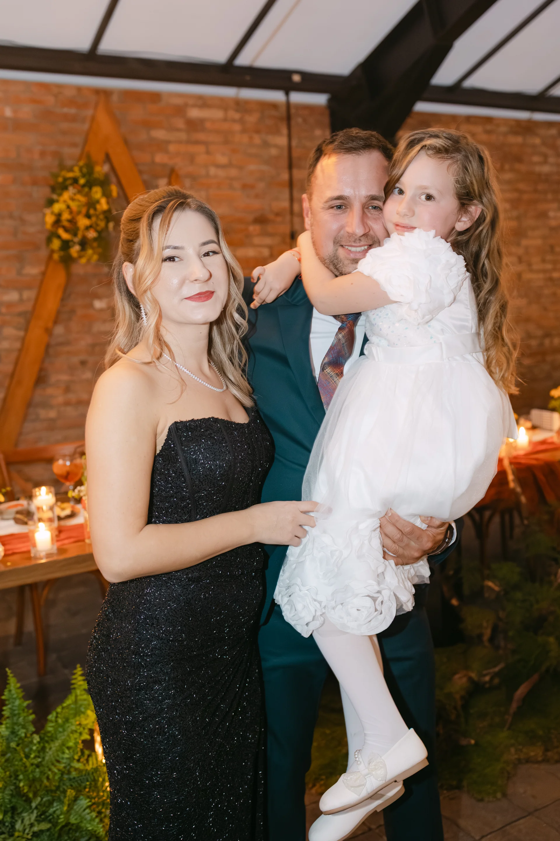 Alexandrina & Ionuț — nunta la foret cluj nunta la foret detaliu decor arcada flori toamna galbene — fotograf nuntă