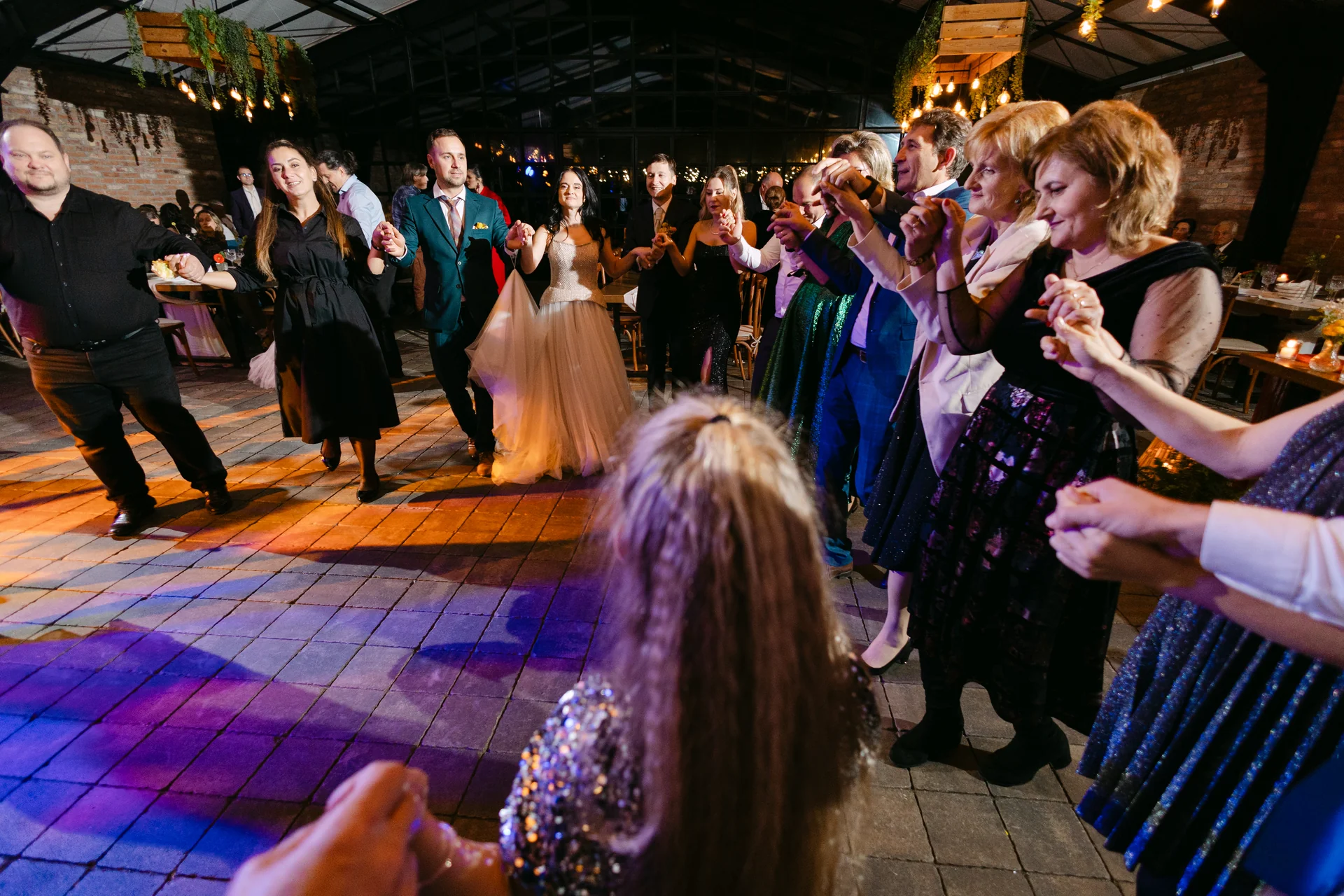 Alexandrina & Ionuț — nunta la foret cluj nunta la foret primul dans miri lumini atmosfera — fotograf nuntă