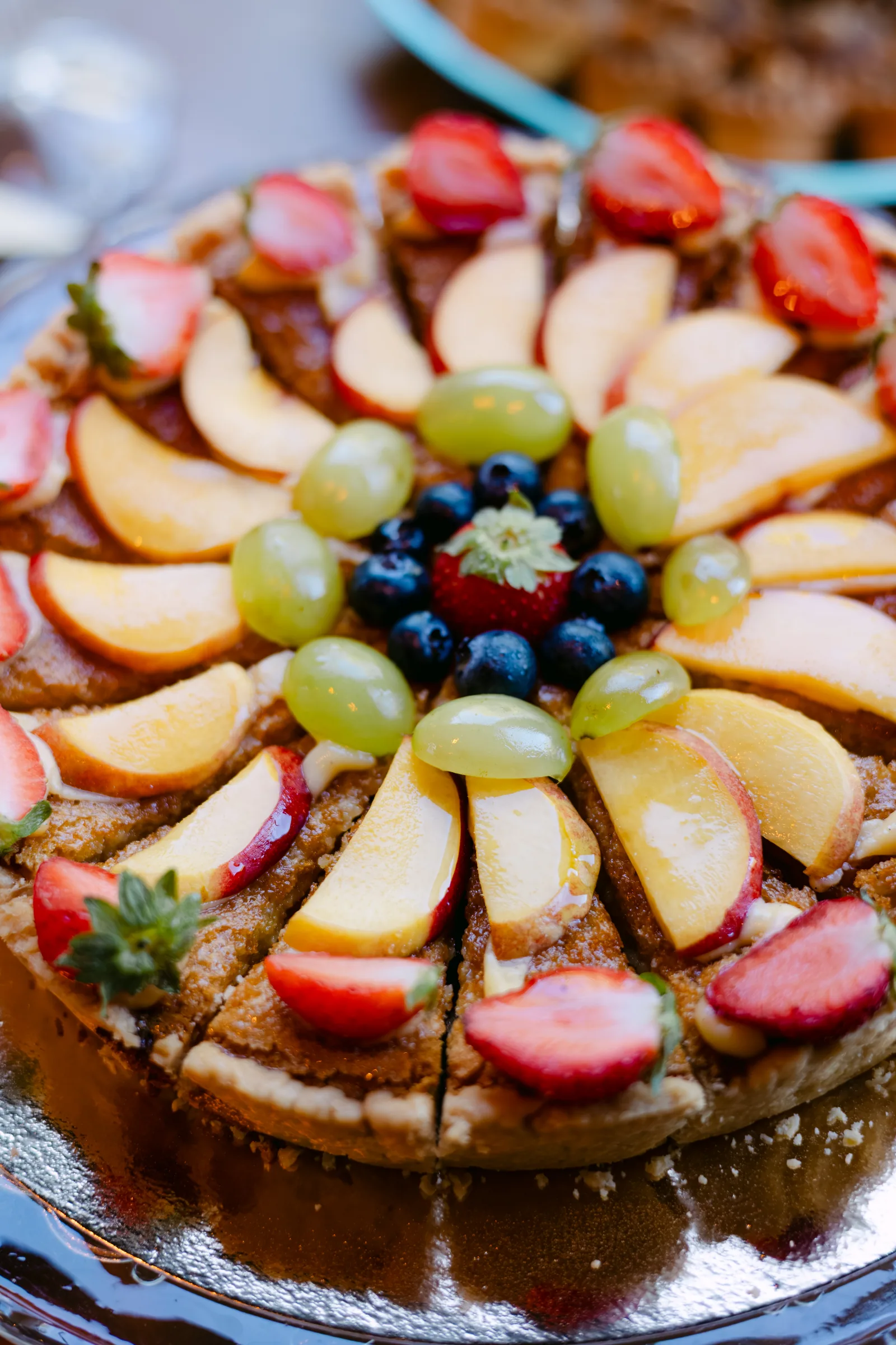 Botezul Alexiei — botez alexia wild garden cluj napoca tarta fructe close — fotograf botez
