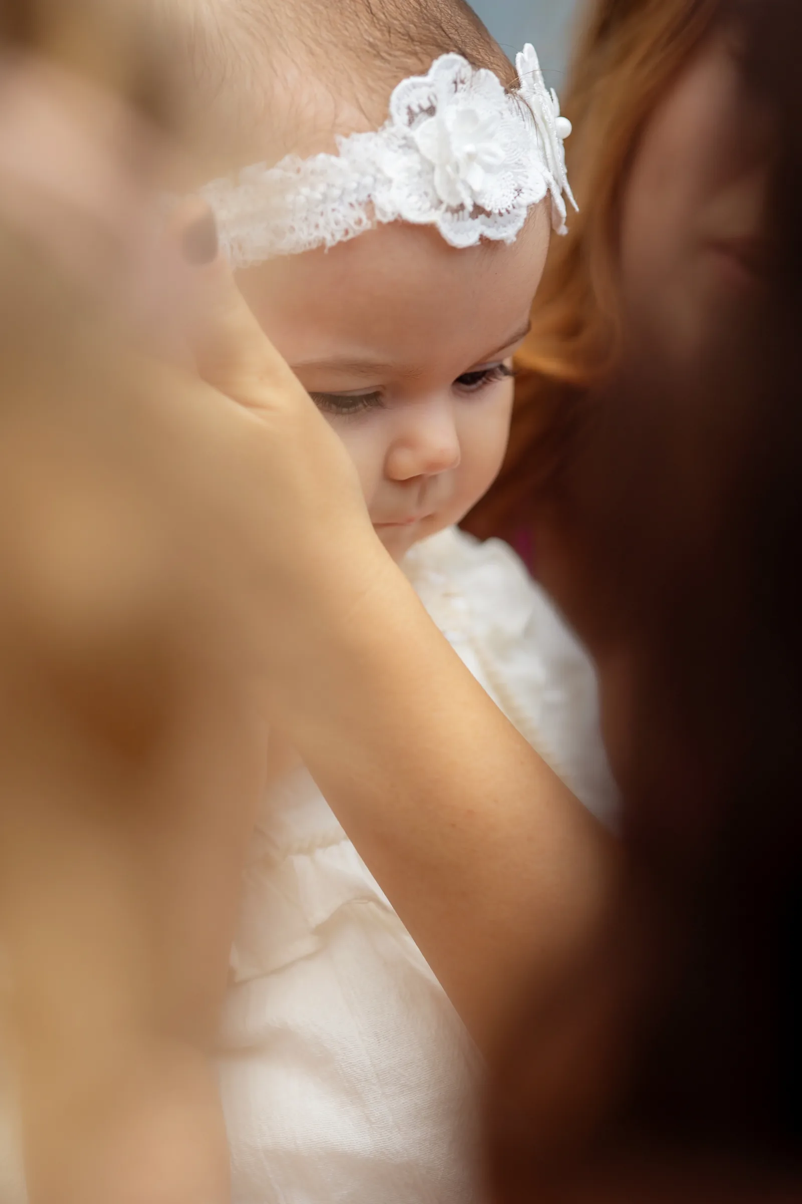 Botezul Almei — botez website bistro cluj mama sufla lumanari tort alma tata — fotograf botez