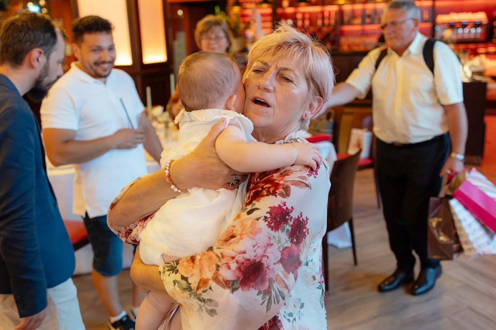 Botezul Almei — botez website bistro cluj bunica danseaza alma ring — fotograf botez