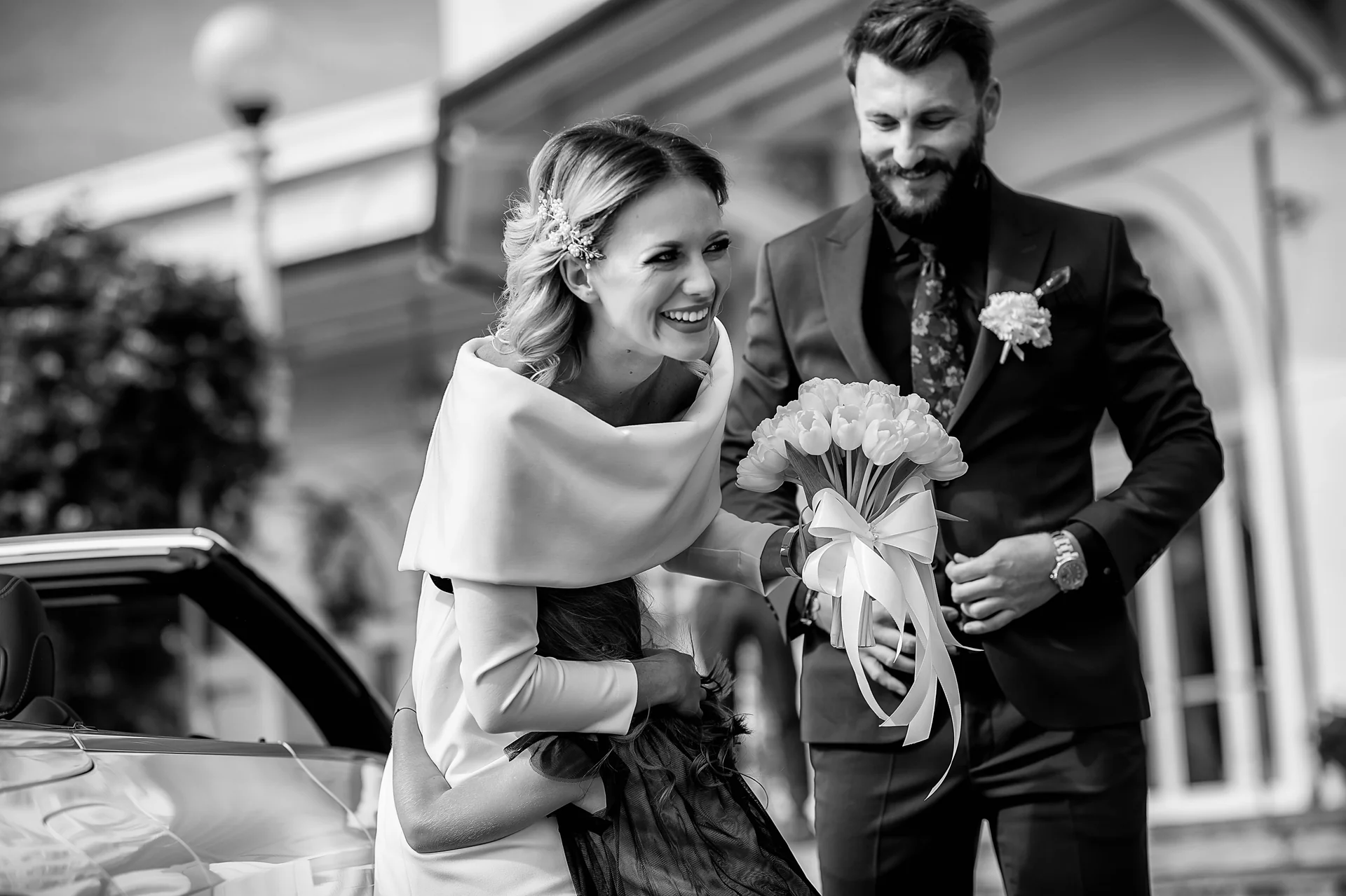 Andra & Andrei — nunta grand hotel italia cluj civila miri masina decapotabila buchet bw — fotograf nuntă