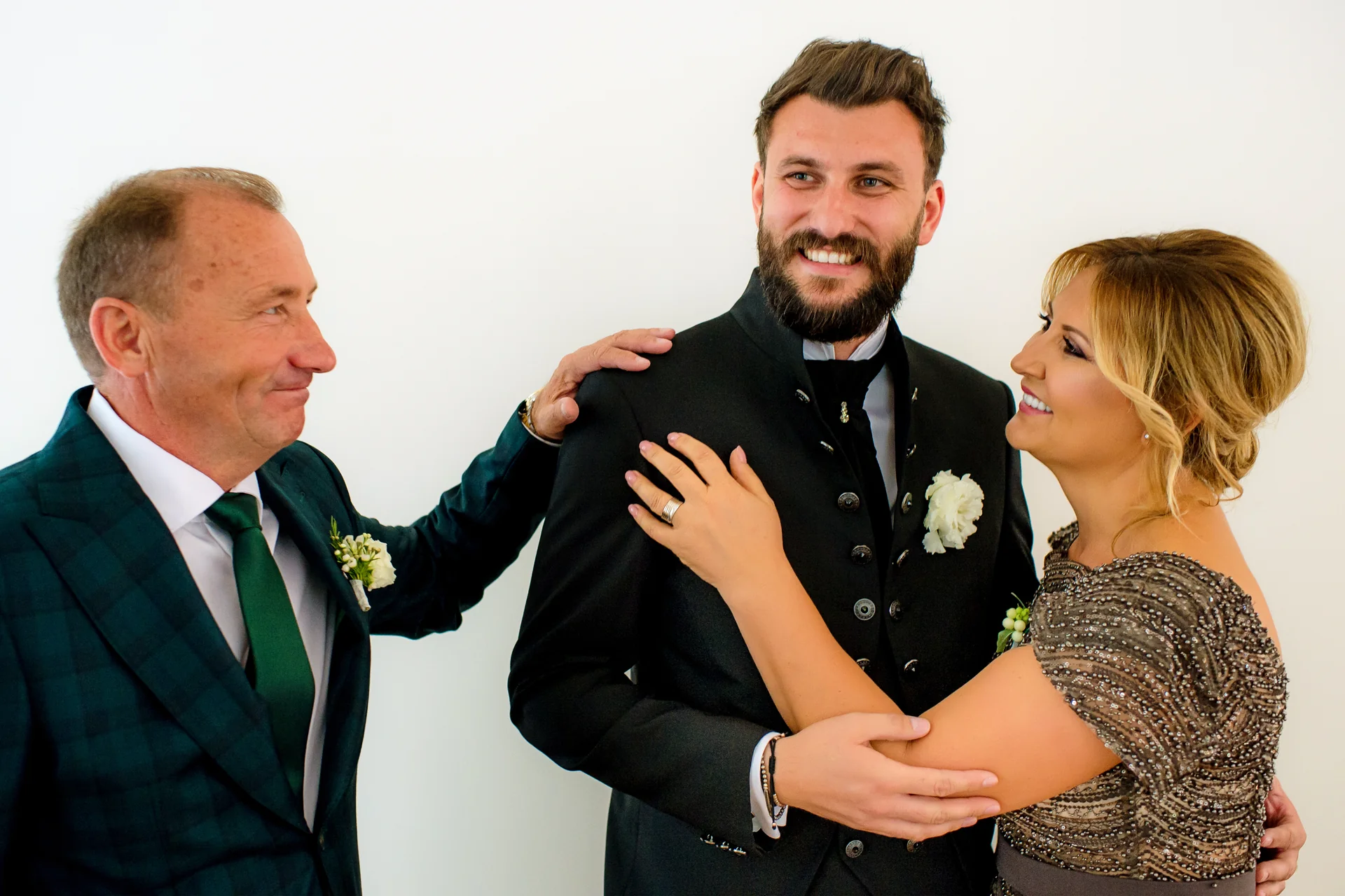 Andra & Andrei — nunta grand hotel italia cluj mire parinti imbratisare emotie candid — fotograf nuntă