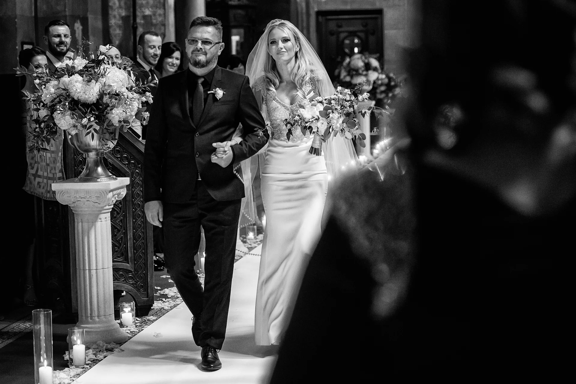 Andra & Andrei — nunta grand hotel italia cluj mireasa tata culoar biserica intrare emotie — fotograf nuntă