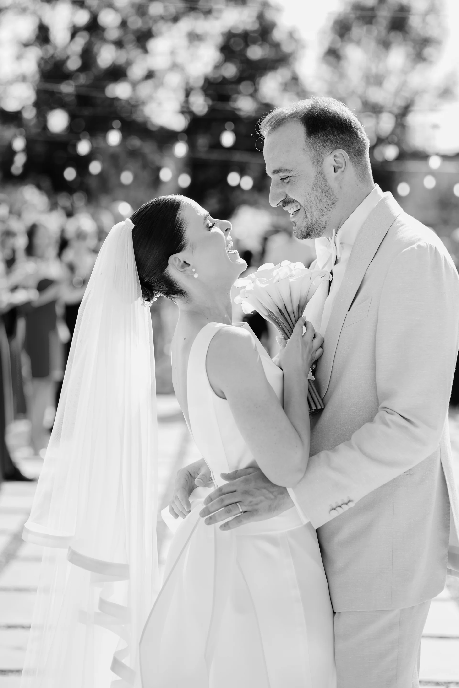 Andra & Mihai — nunta wild hills jucu cluj cuplu imbratisare dupa juraminte bw intim — fotograf nuntă