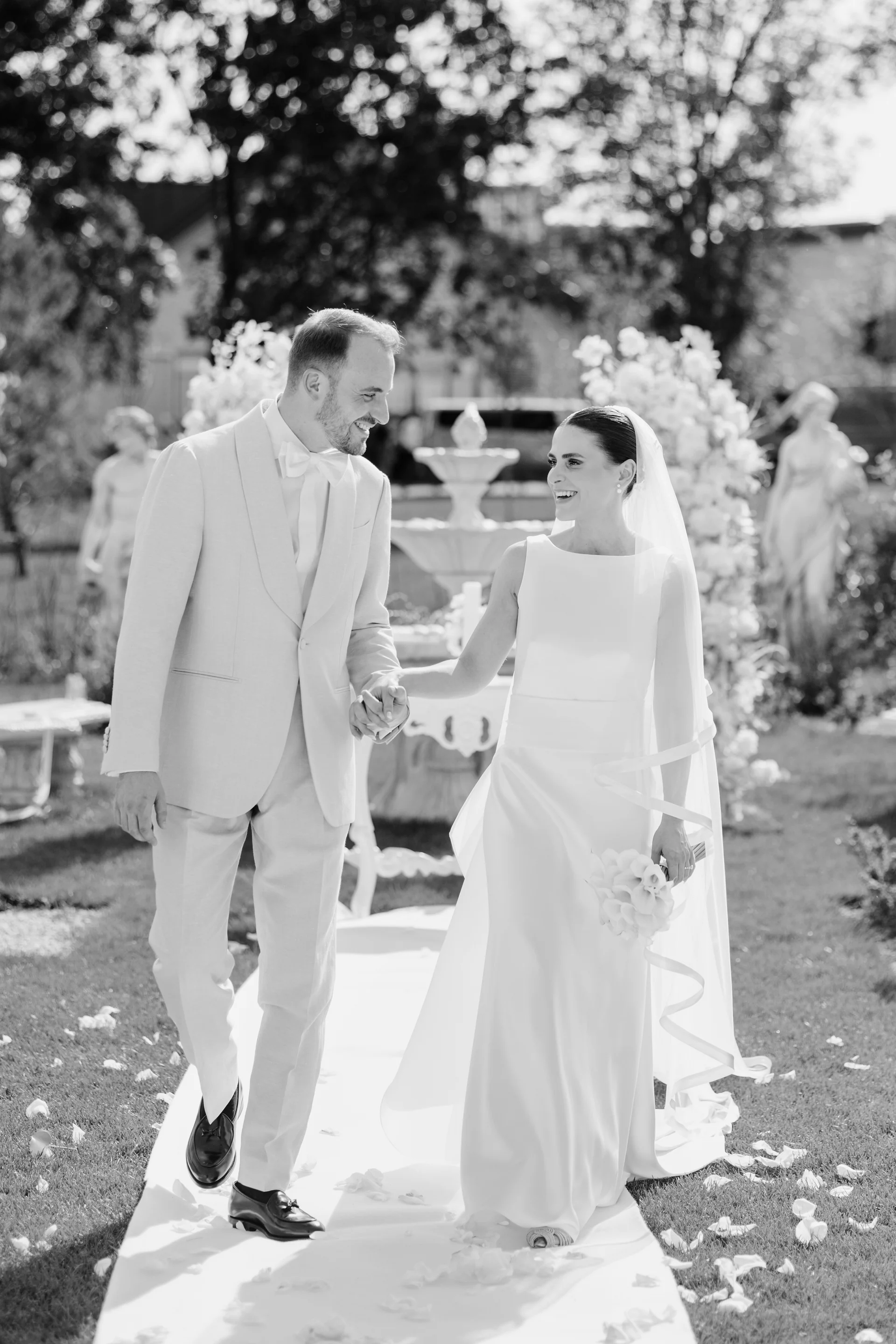 Andra & Mihai — nunta wild hills jucu cluj miri ras candid fantana bw — fotograf nuntă