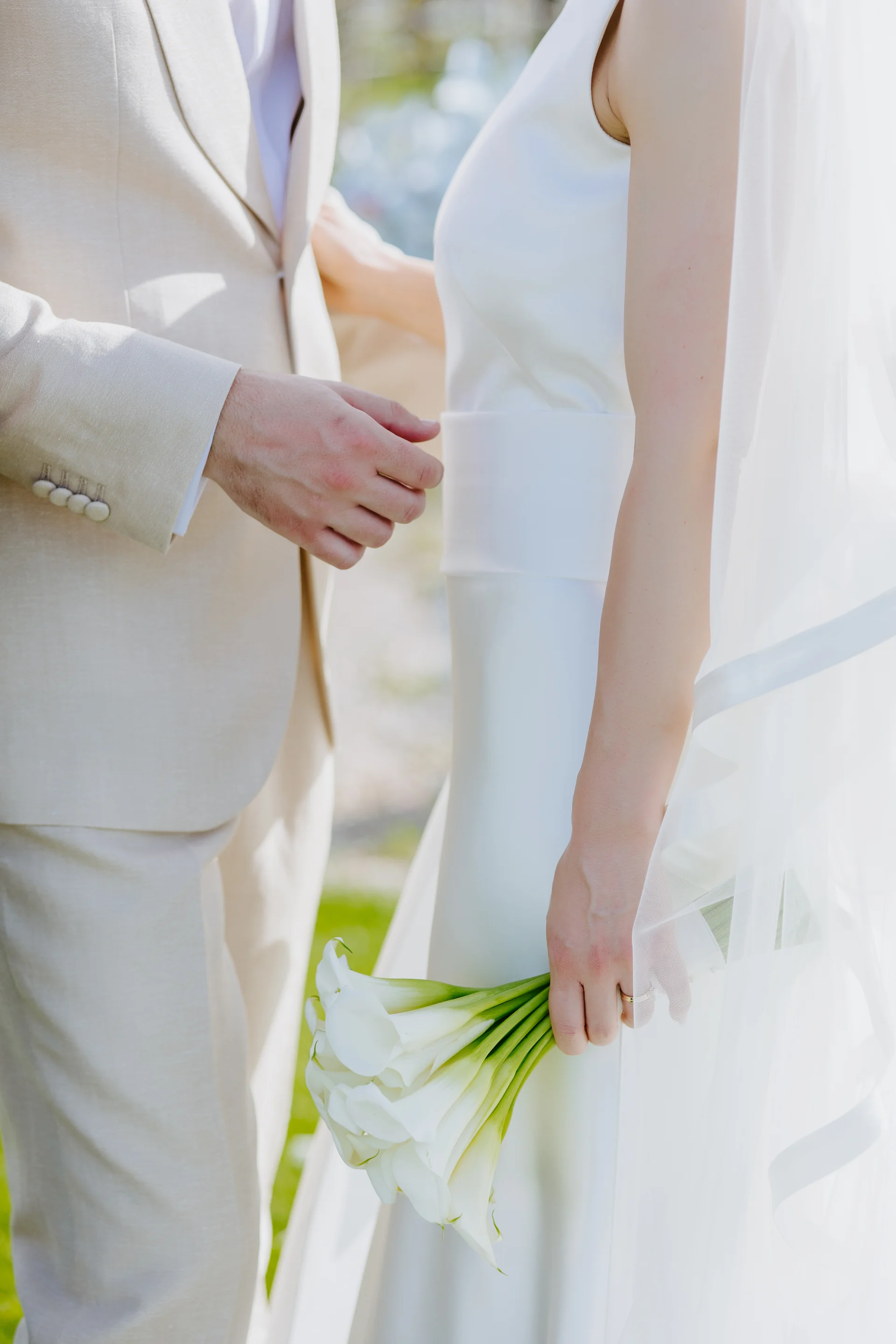Andra & Mihai — nunta wild hills jucu cluj miri gradina petale flori cuplu fashion — fotograf nuntă