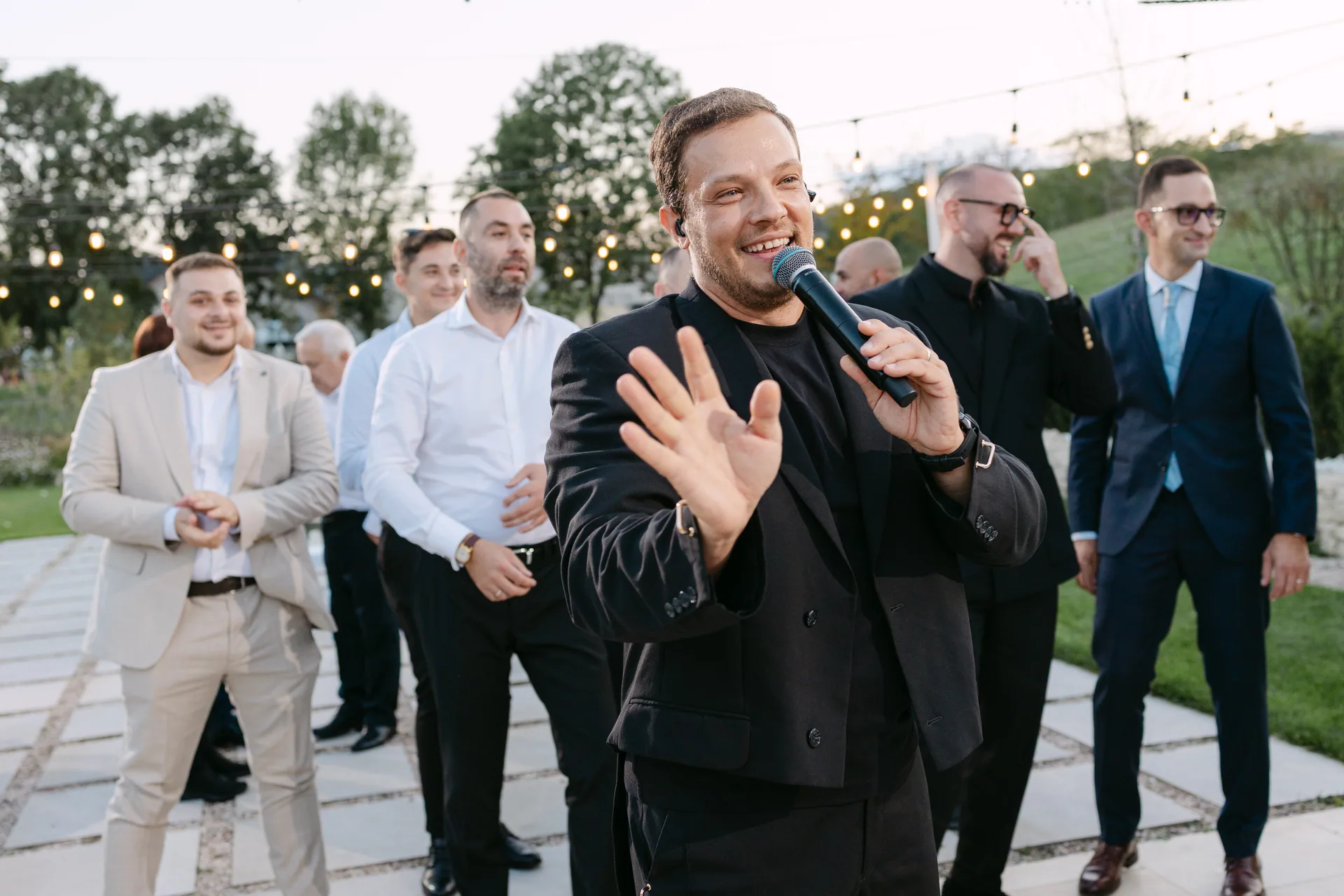 Andra & Mihai — mireasa hora invitati party — fotograf nuntă