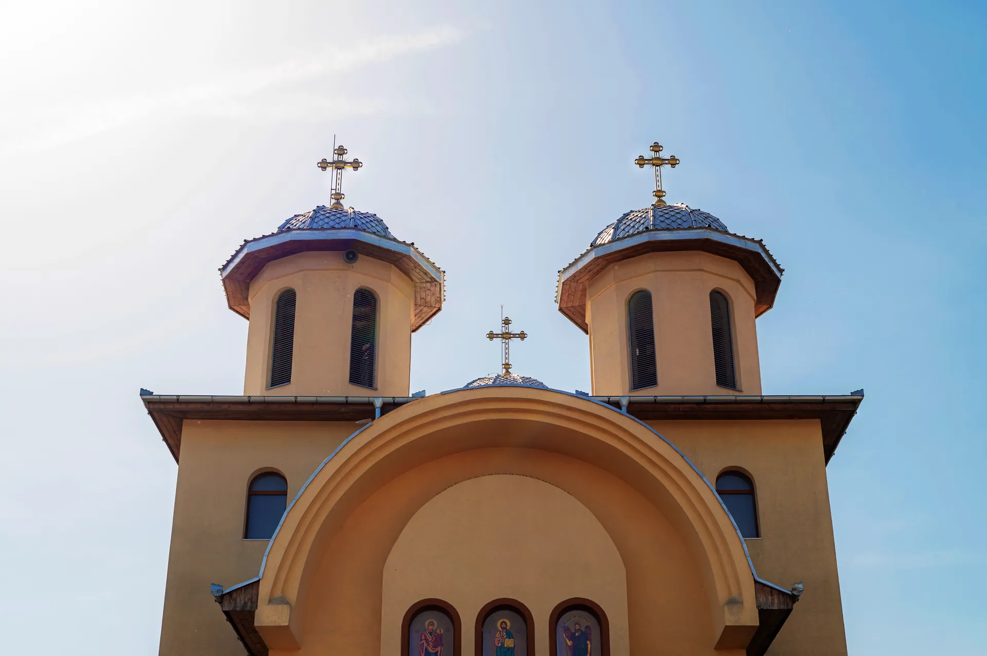 Andreea & Andrei — nunta crama la salina turda biserica ortodoxa cupole — fotograf nuntă