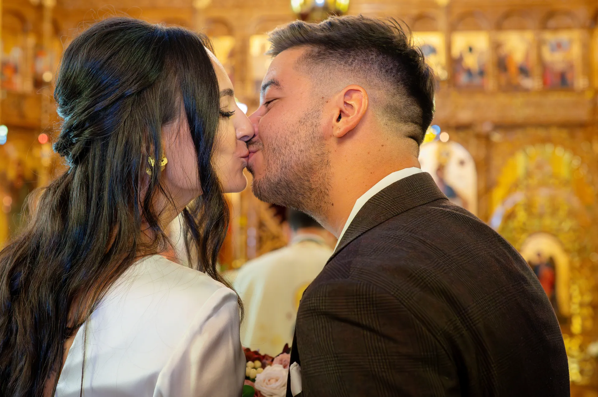 Andreea & Andrei — nunta crama la salina turda primul sarut altar — fotograf nuntă