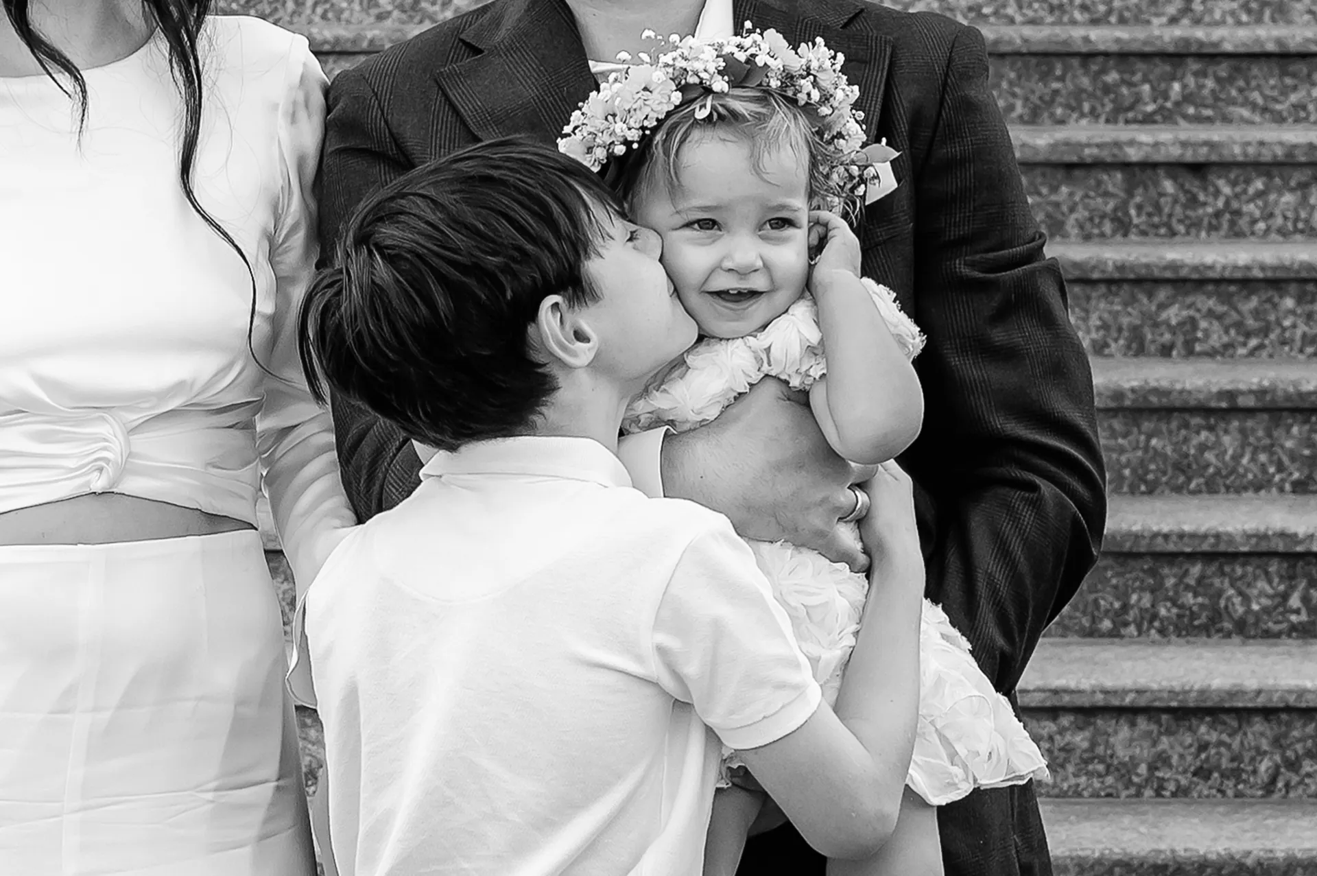 Andreea & Andrei — nunta crama la salina turda copii sarut bw candid — fotograf nuntă