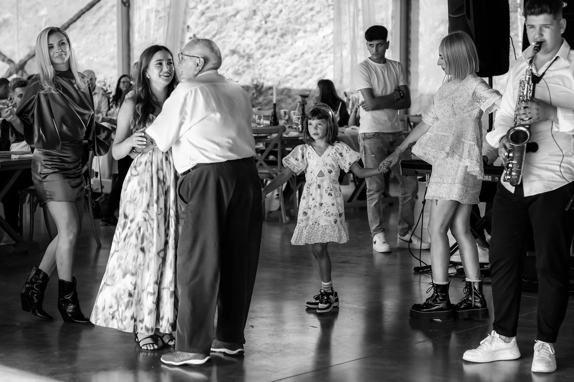Andreea & Andrei — nunta crama la salina turda mireasa bunic dans saxofon — fotograf nuntă