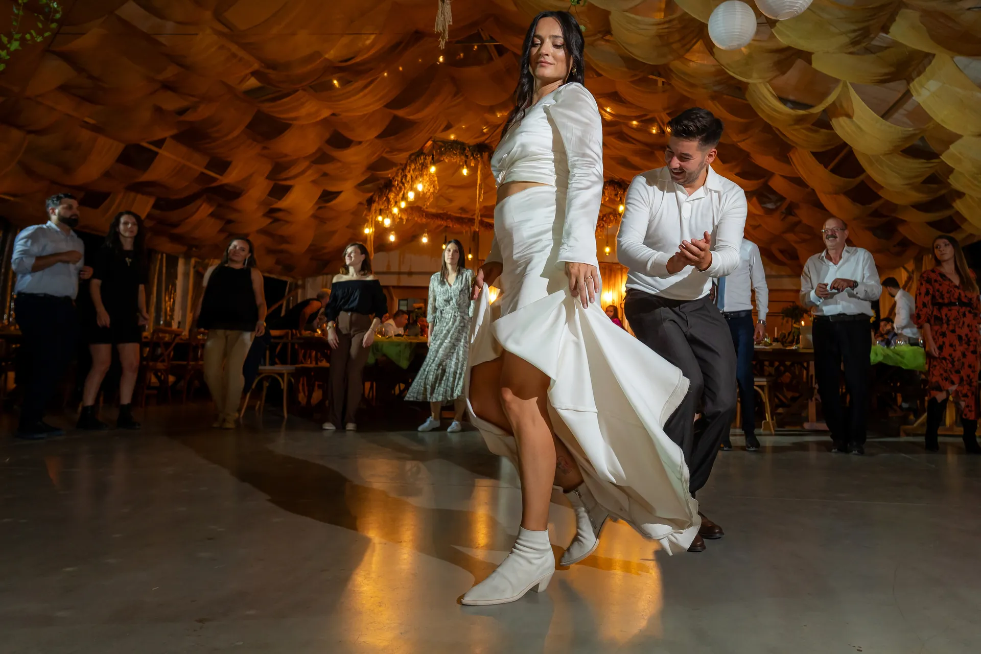 Andreea & Andrei — nunta crama la salina turda mireasa invarte rochie dans — fotograf nuntă