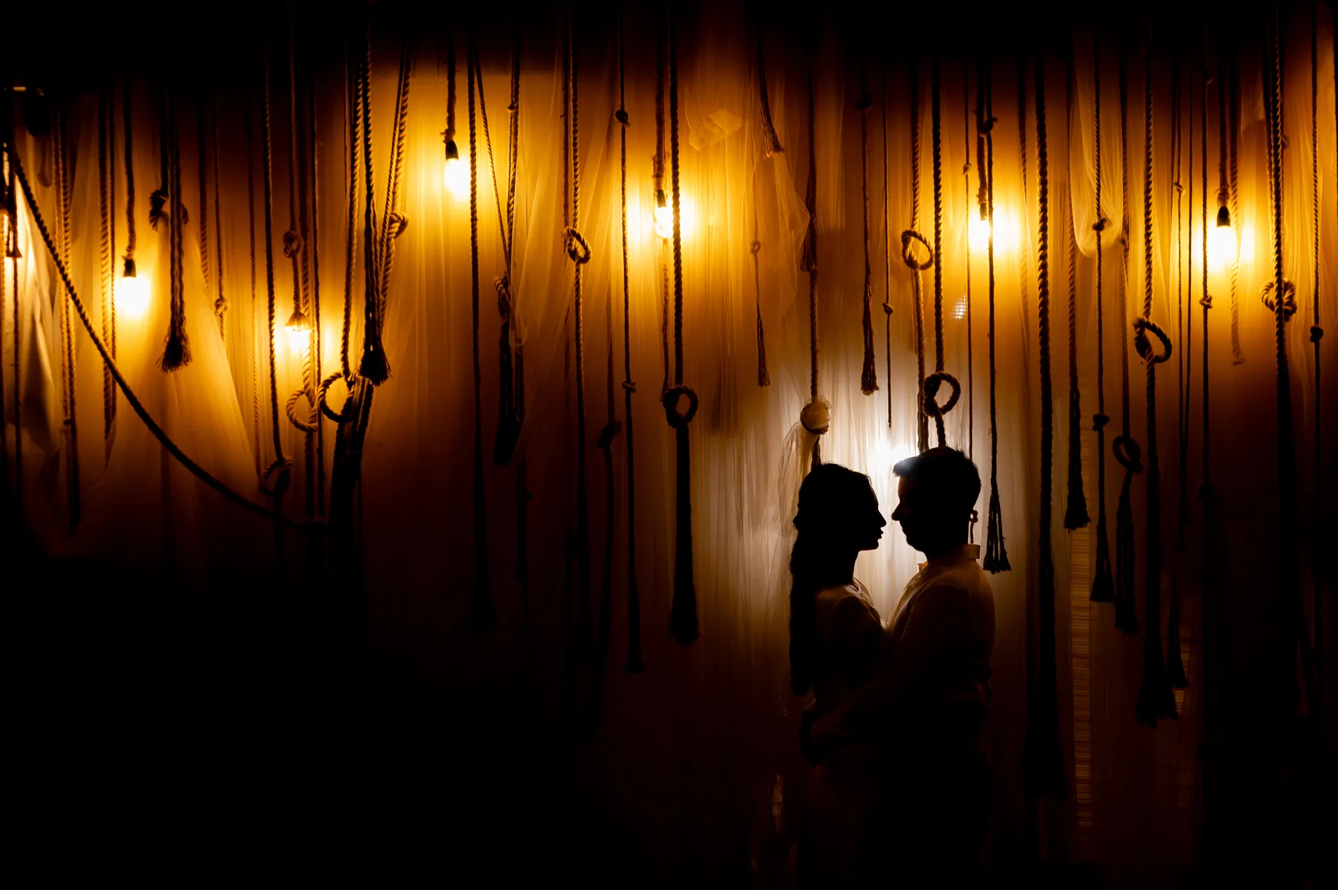 Andreea & Andrei — nunta crama la salina turda miri silueta salina becuri — fotograf nuntă