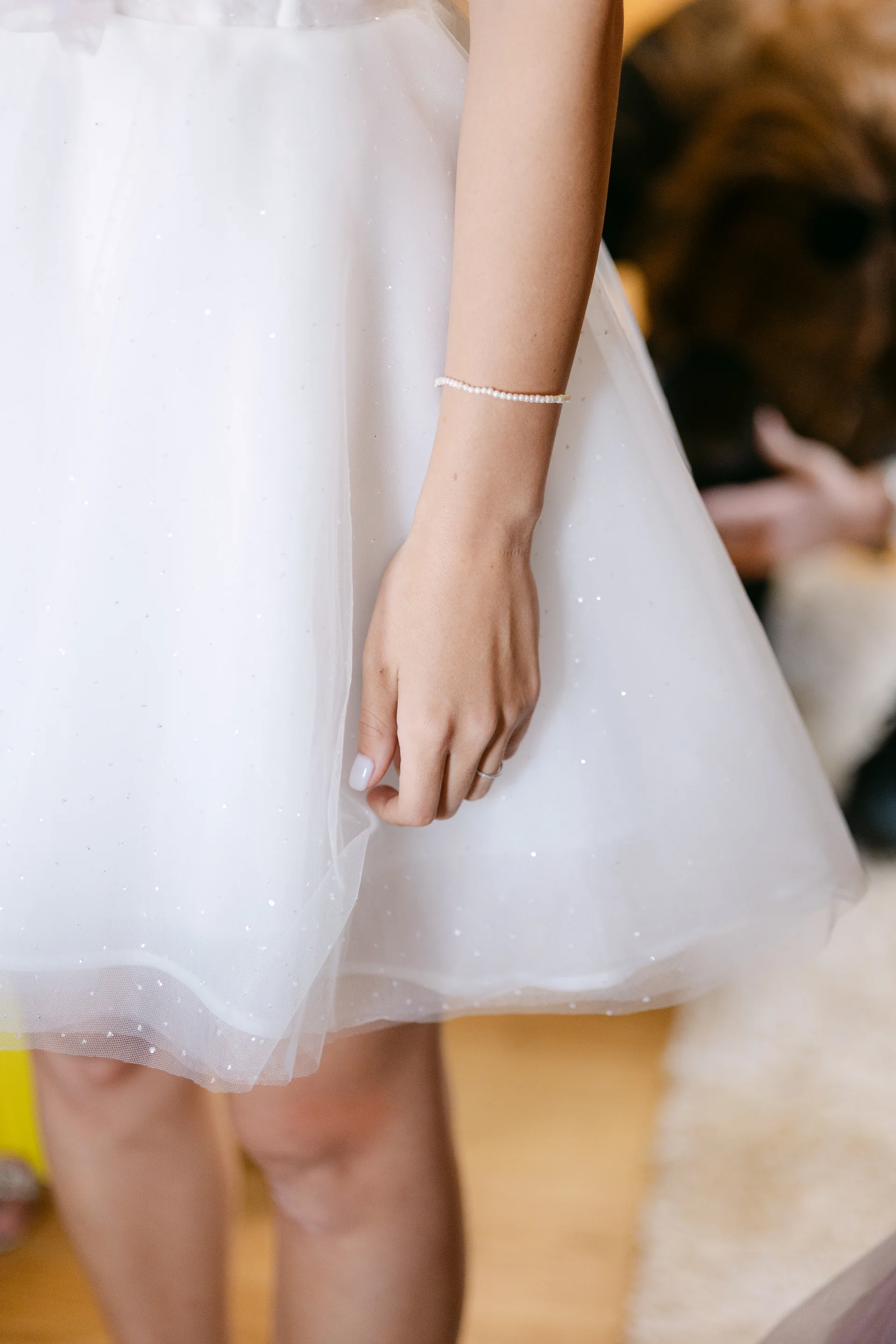Andreea & Ștefan — nunta andreea stefan cluj mireasa mana detaliu bratara perle rochie sclipici — fotograf nuntă