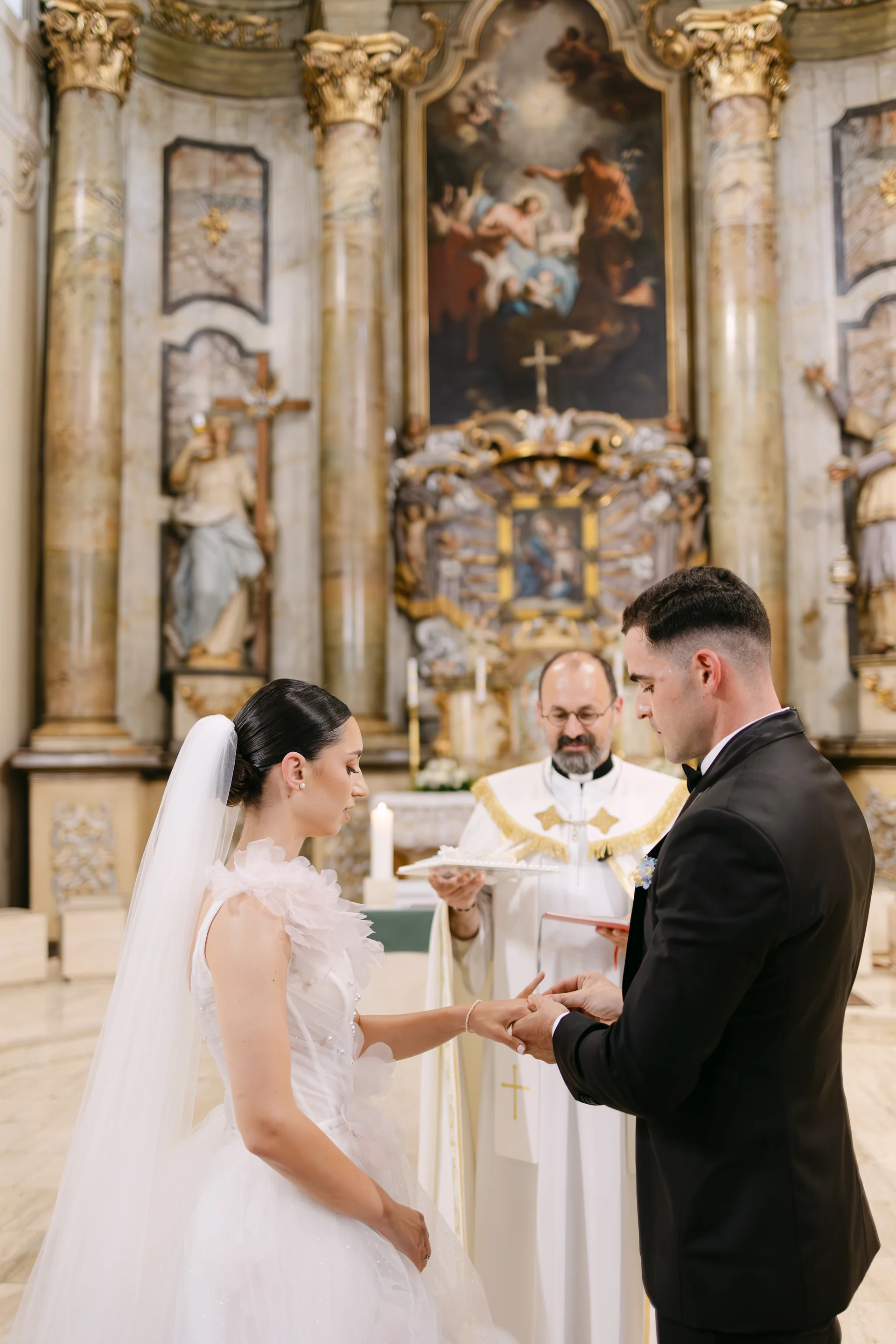 Andreea & Ștefan — nunta andreea stefan cluj miri sarut ceremonie invitati aplauze — fotograf nuntă