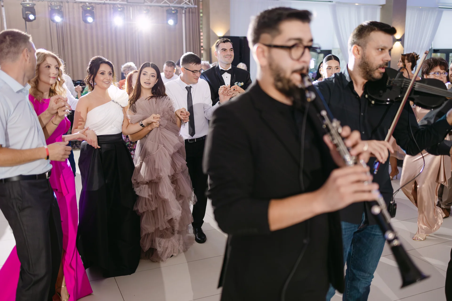 Andreea & Ștefan — nunta andreea stefan cluj prieteni discurs emotie imbratisare grup — fotograf nuntă