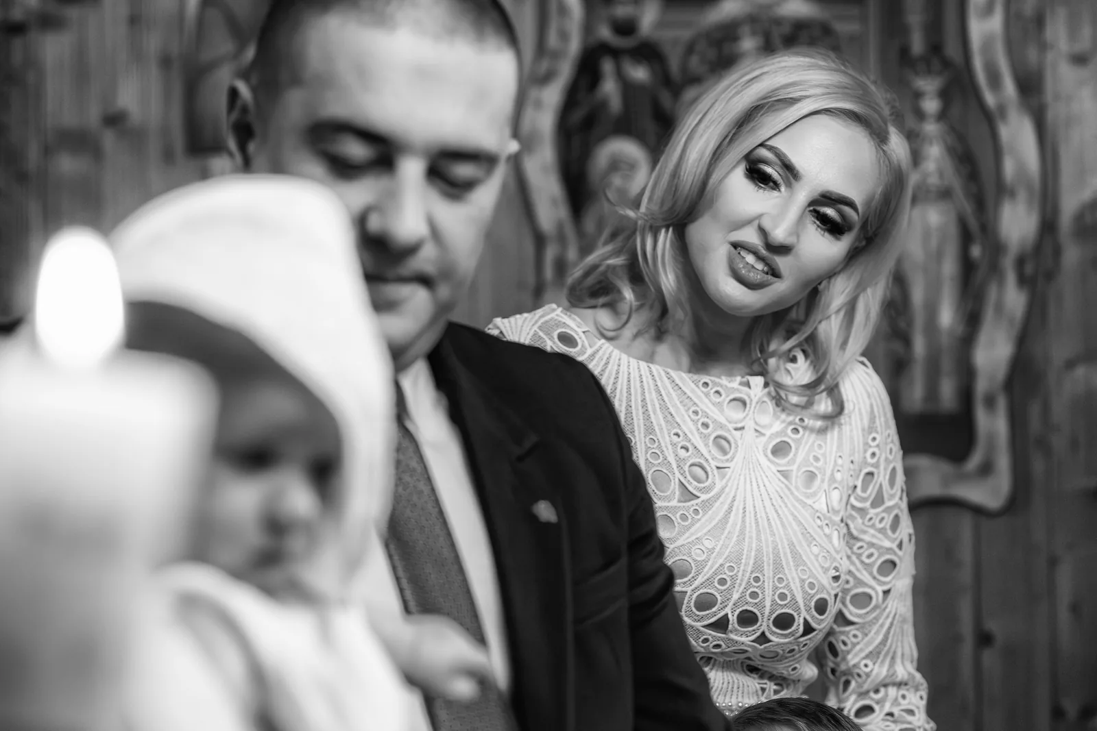 Botezul lui Andrei Noah — botez andrei noah radisson blu cluj bw intim tata mama nasa lumanare — fotograf botez