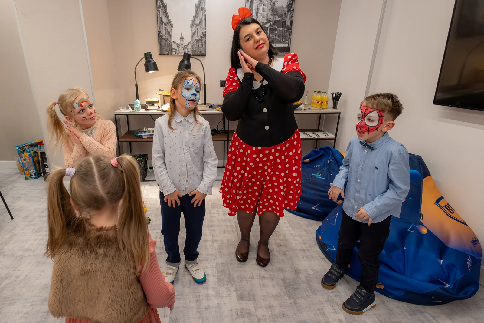 Botezul lui Andrei Noah — botez andrei noah radisson blu cluj minnie animatoare copii face painted — fotograf botez