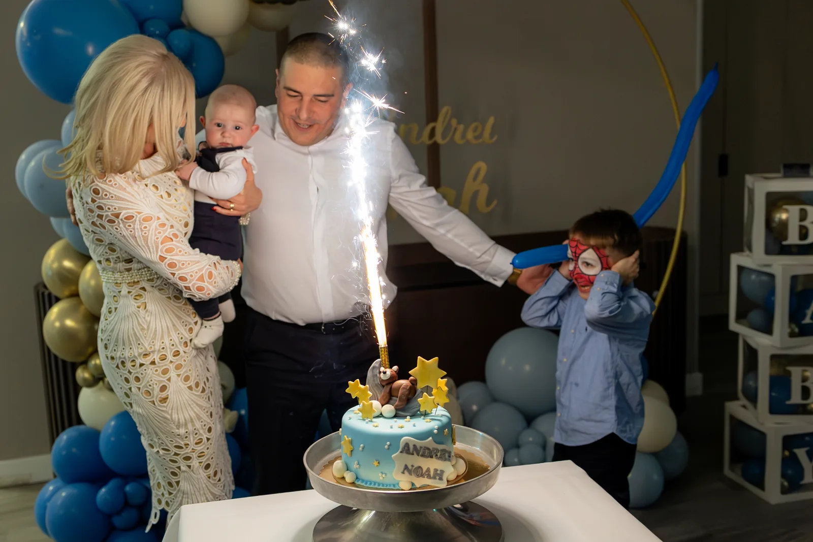 Botezul lui Andrei Noah — botez andrei noah radisson blu cluj tort artificiu parinti verisor spiderman — fotograf botez