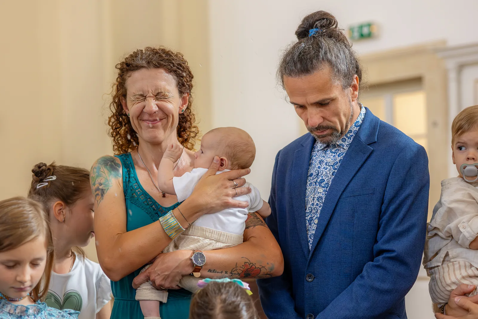 Botezul lui Aron — botez aron tamas bistro savadisla mama emotie tata priveste — fotograf botez