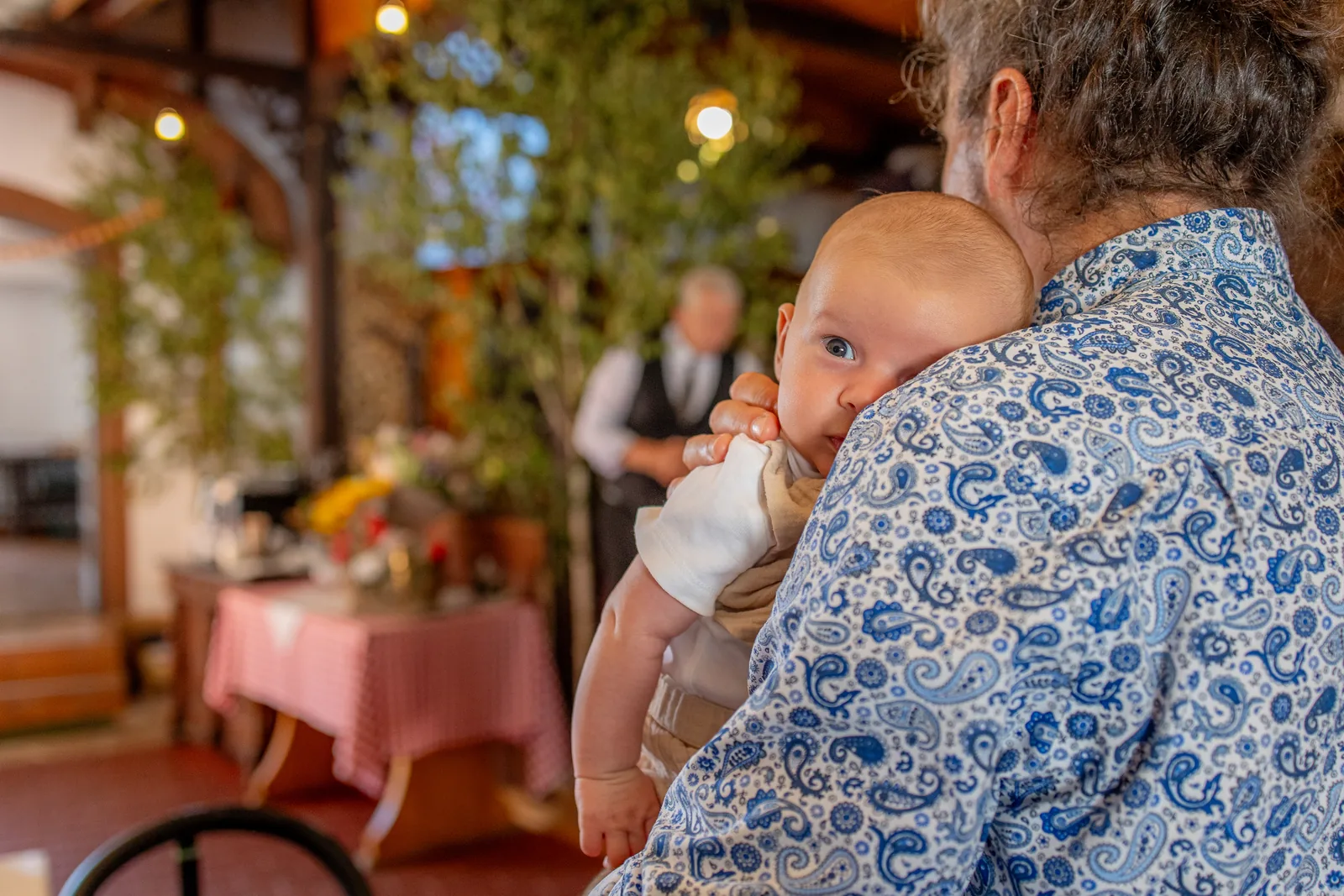 Botezul lui Aron — botez aron tamas bistro savadisla aron umar nasa lemn natural — fotograf botez