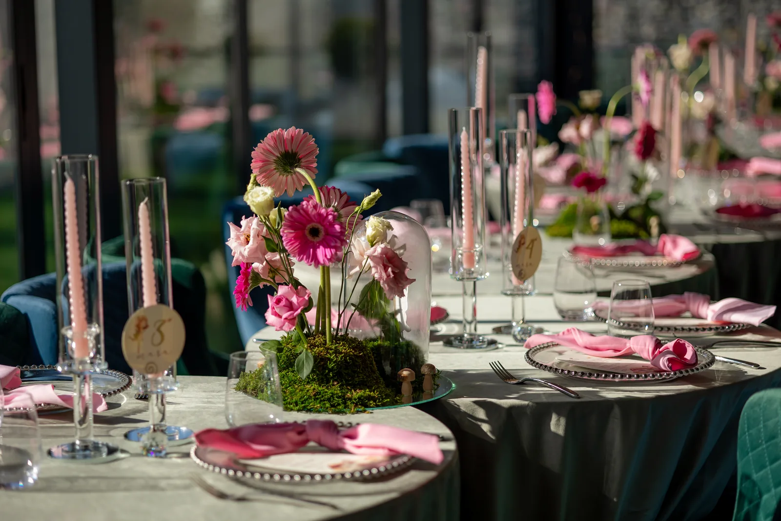 Botezul Ayanei — botez vibre ce lavie cluj ayana gerbera lumanari detaliu masa — fotograf botez