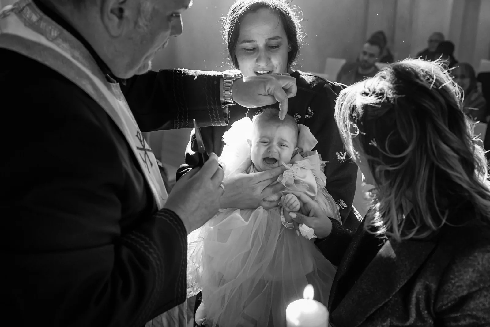 Botezul Clarei — botez restaurant rod cluj bw clara plange ungere — fotograf botez