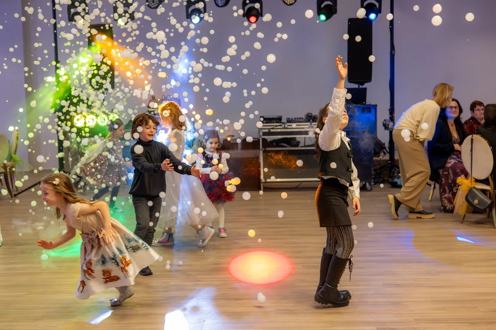 Botezul Clarei — botez restaurant rod cluj copii bule sapun dans — fotograf botez