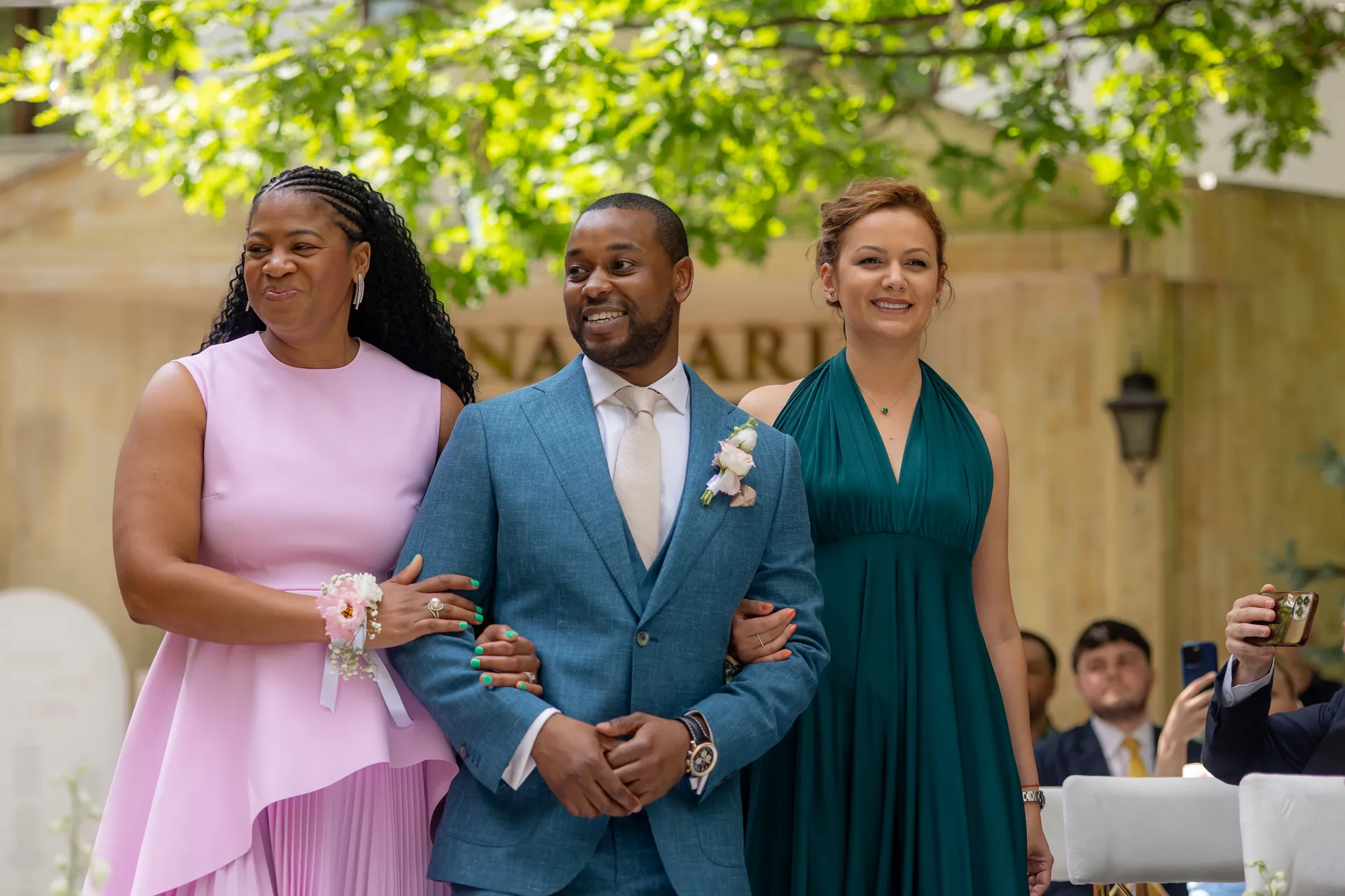 Dami & Chris — nunta sun garden resort cluj mire mama nase intrare ceremonie — fotograf nuntă