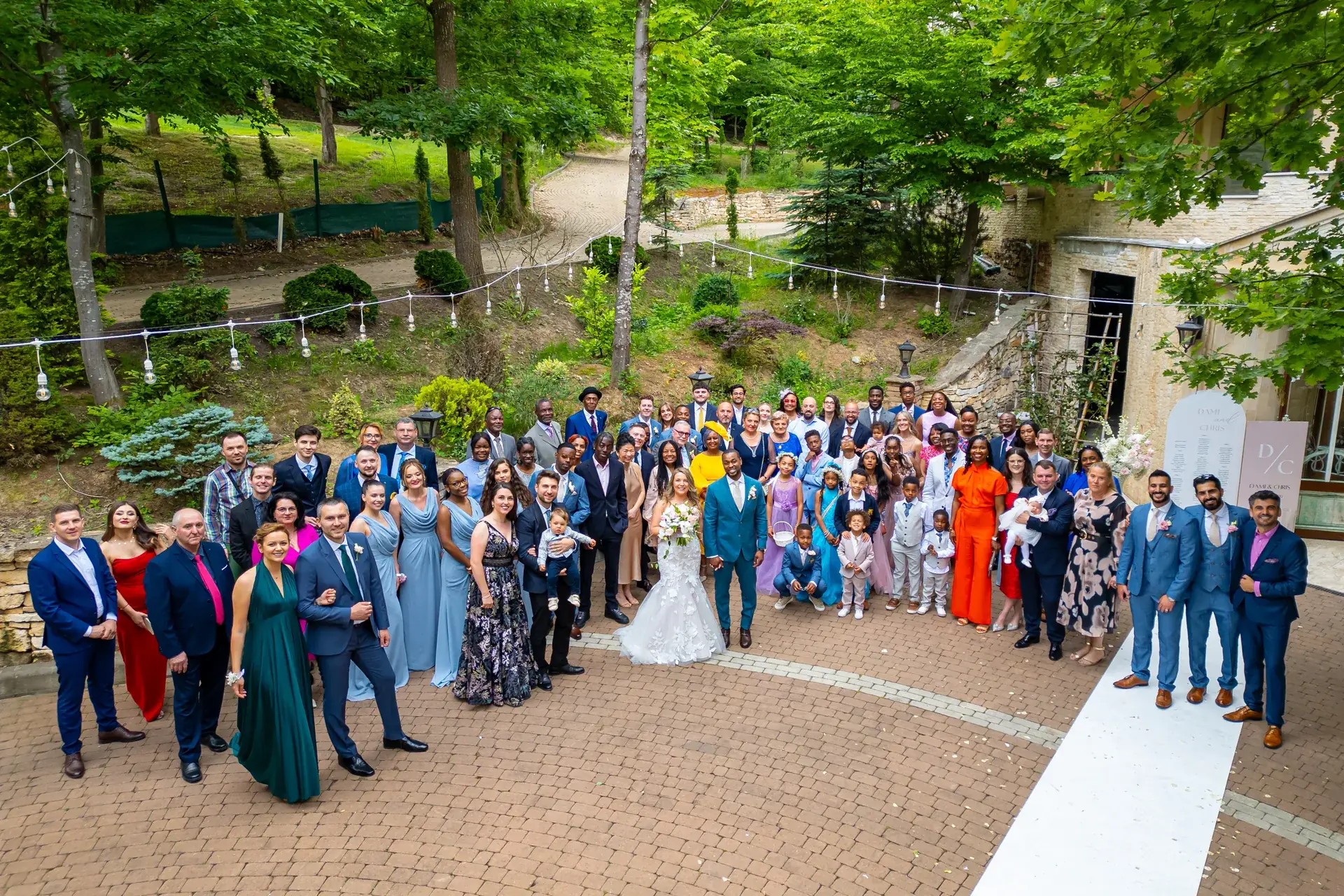 Dami & Chris — nunta sun garden resort cluj foto grup invitati aerial — fotograf nuntă