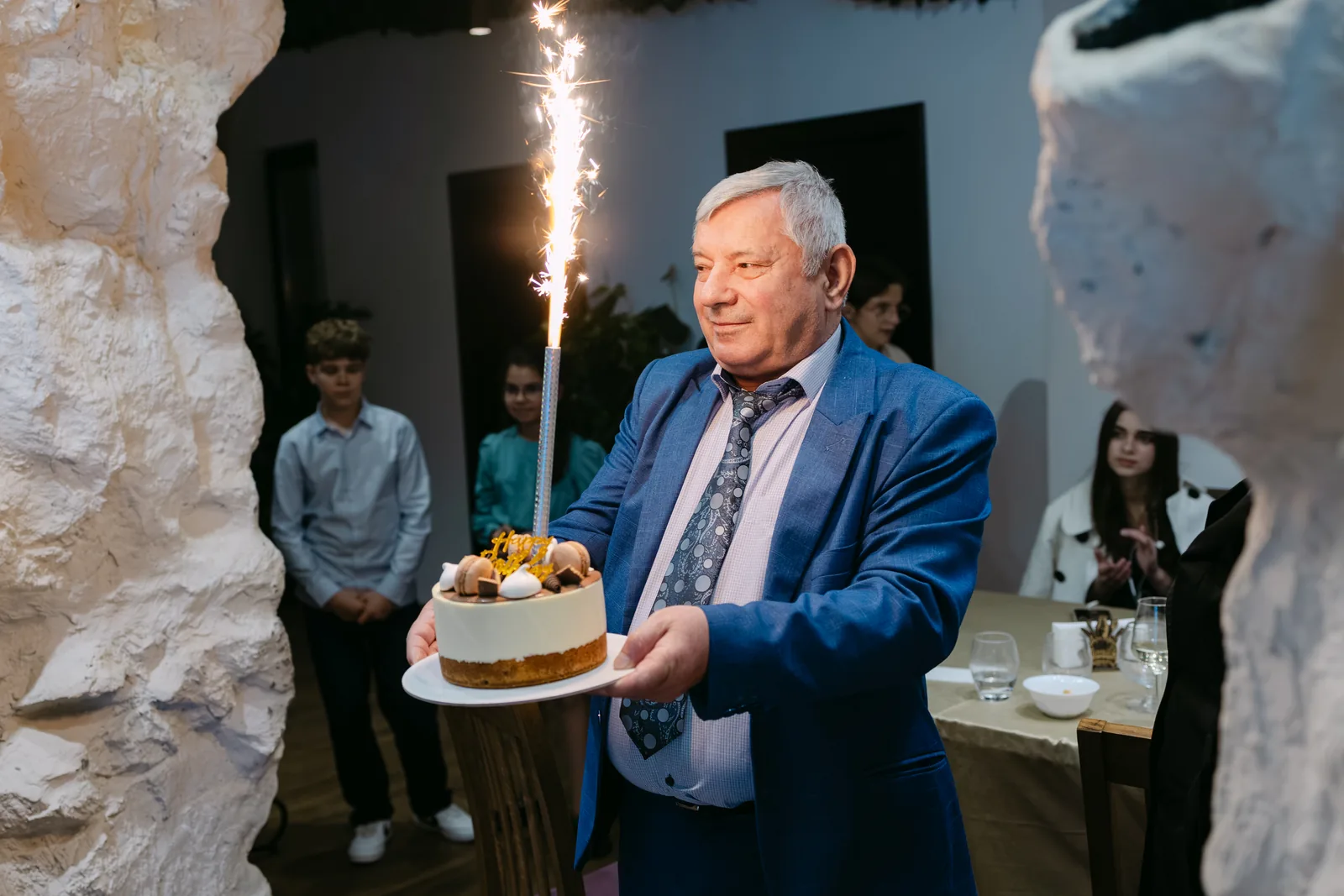 Botezul lui Damian — botez damian wonderland cluj bw sparklers familie tort — fotograf botez