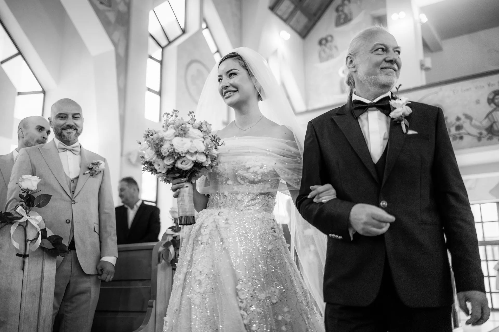 Denisa & Mihai — nunta secret garden danesti maramures mireasa tatal intrare biserica baia mare — fotograf nuntă